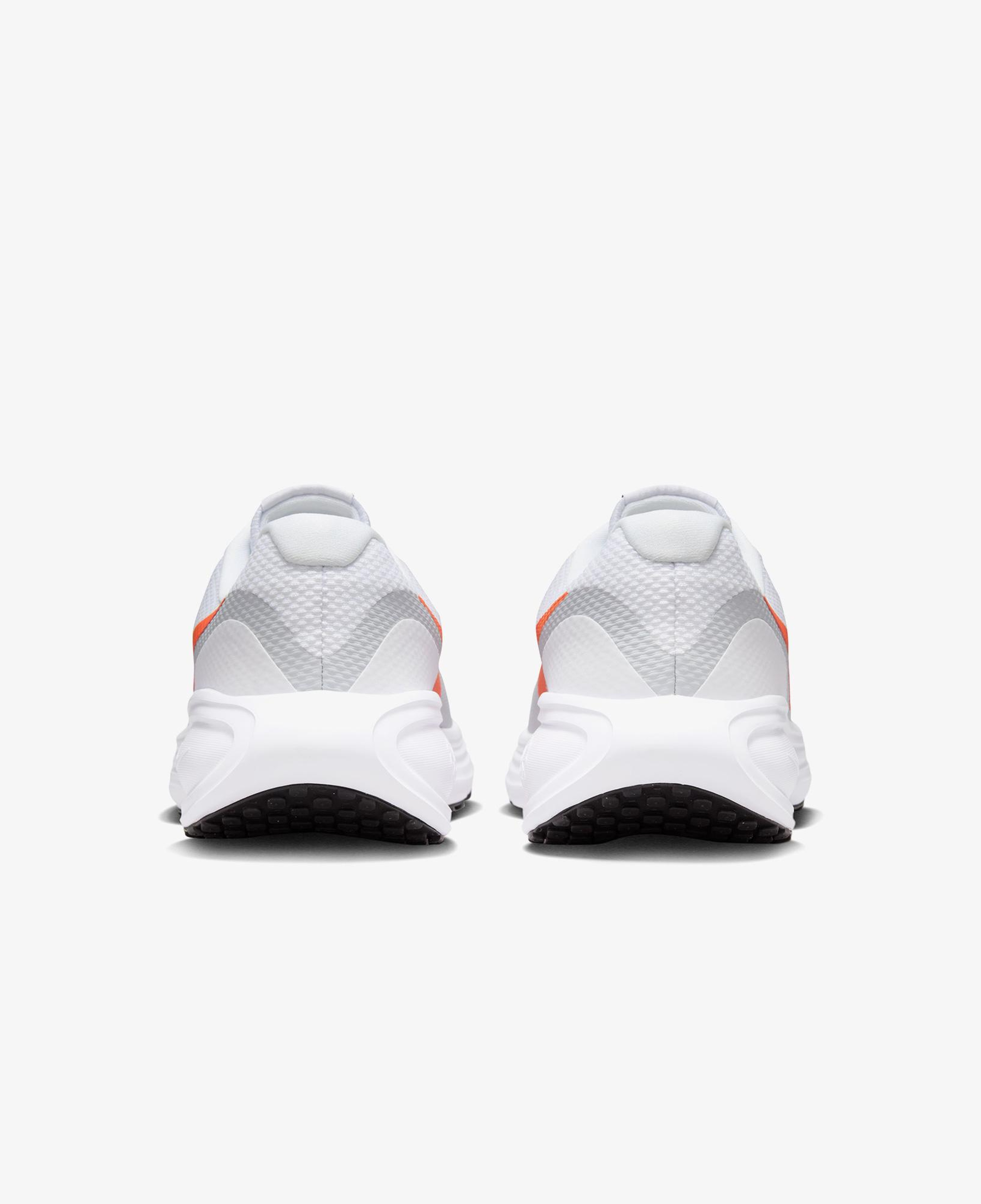 Nike Revolution 8 Erkek Beyaz Koşu Ayakkabısı