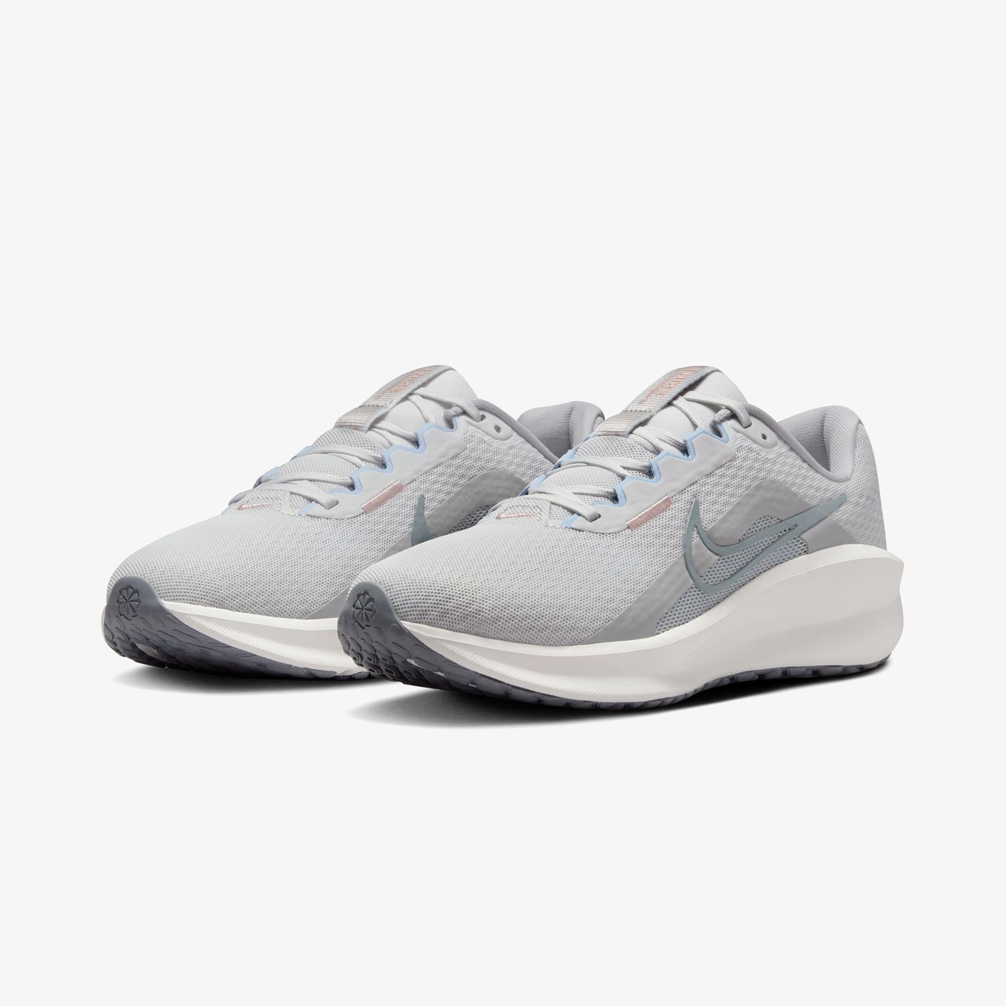 Nike Downshifter 13 Kadın Gri Koşu Ayakkabısı