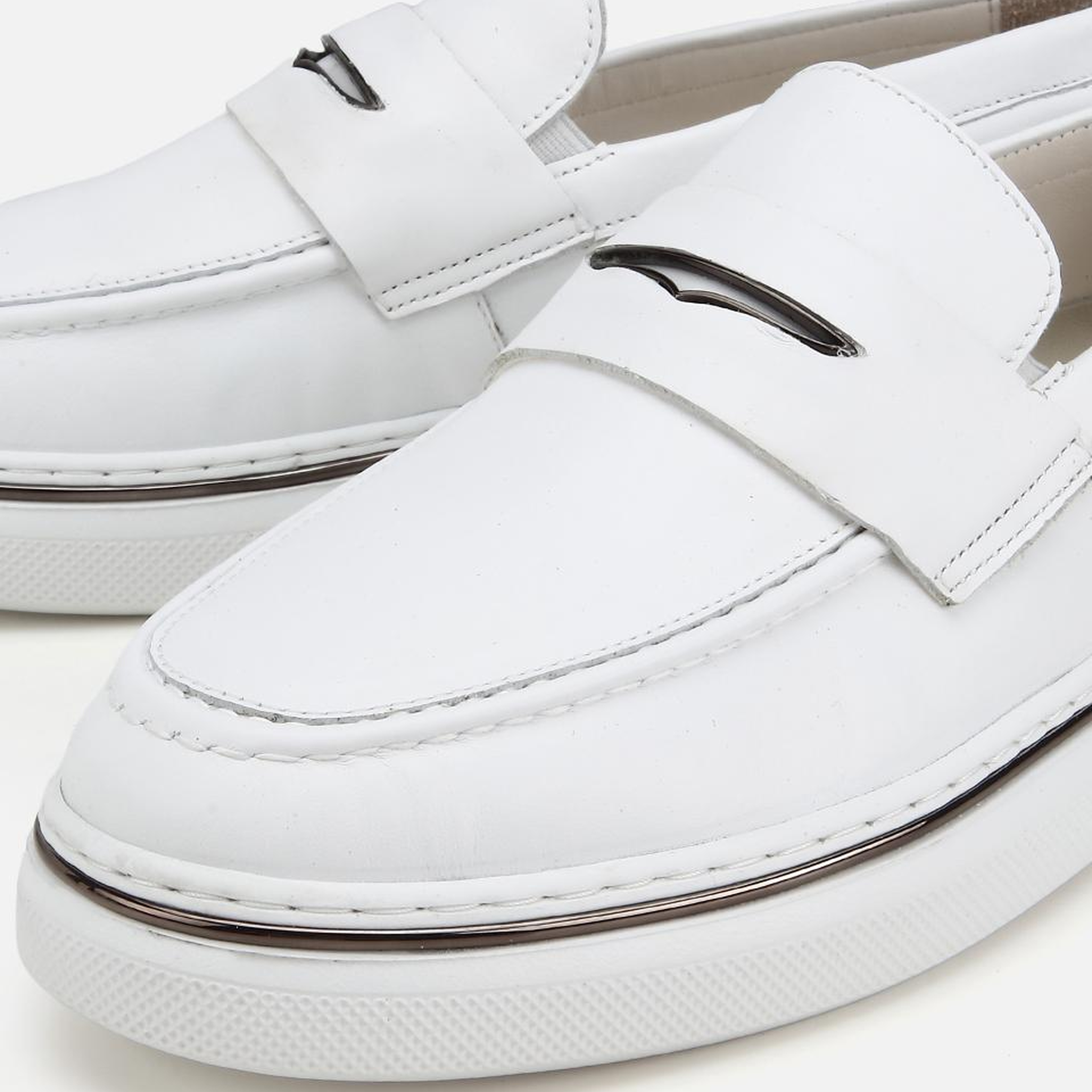 Erkek Deri Beyaz Metal Toka Detaylı Günlük Loafer