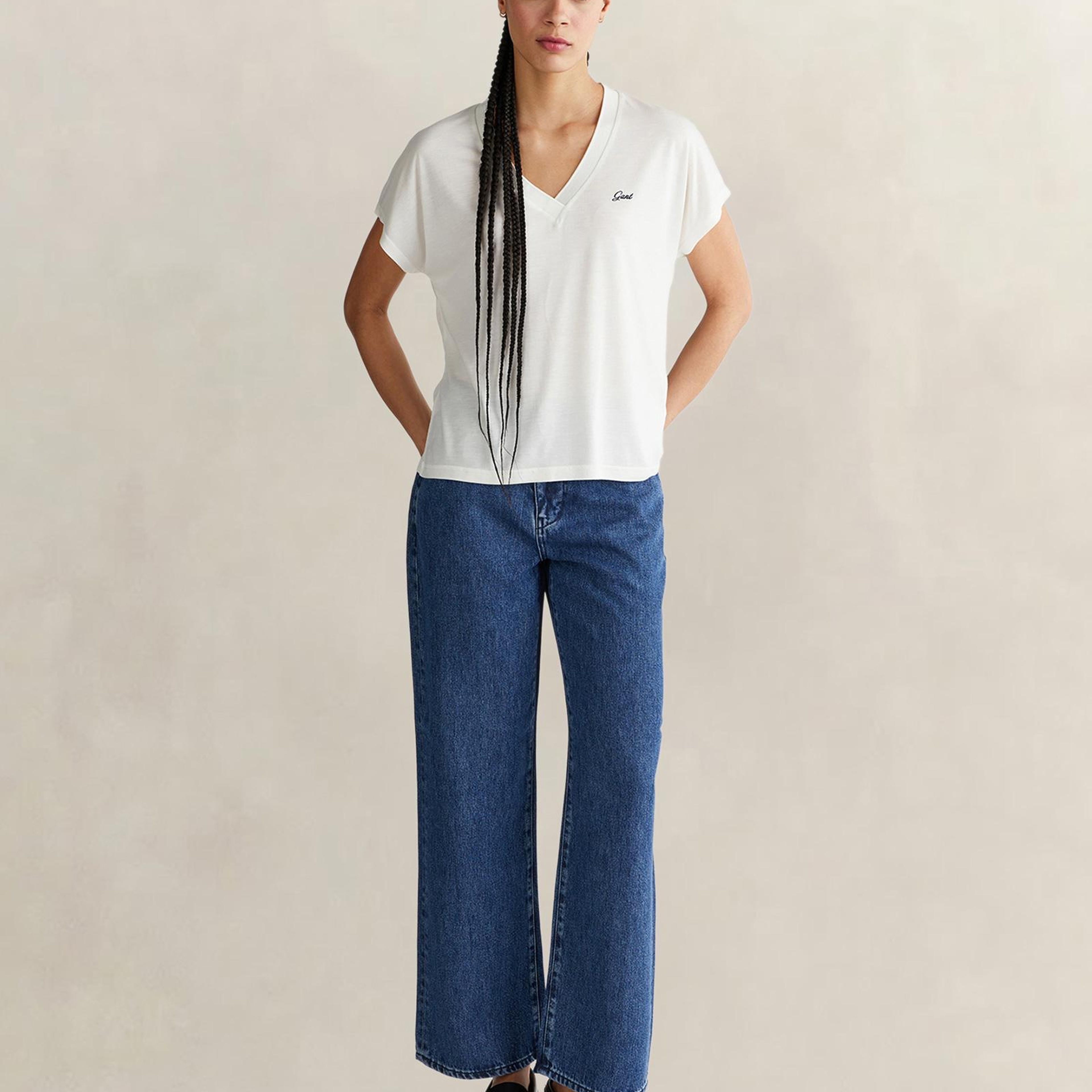 GANT Kadın Beyaz V Yaka Regular Fit T-Shirt
