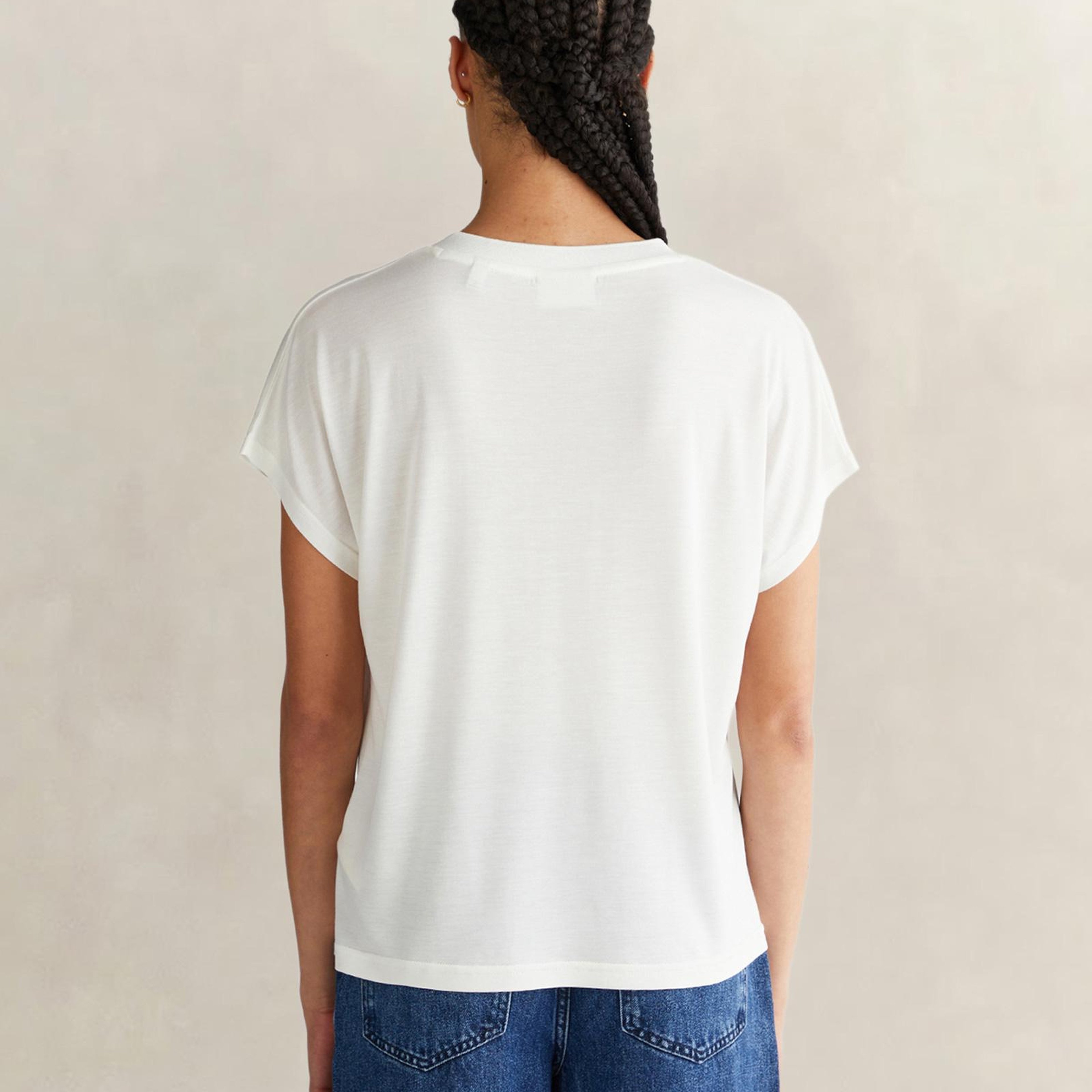 GANT Kadın Beyaz V Yaka Regular Fit T-Shirt