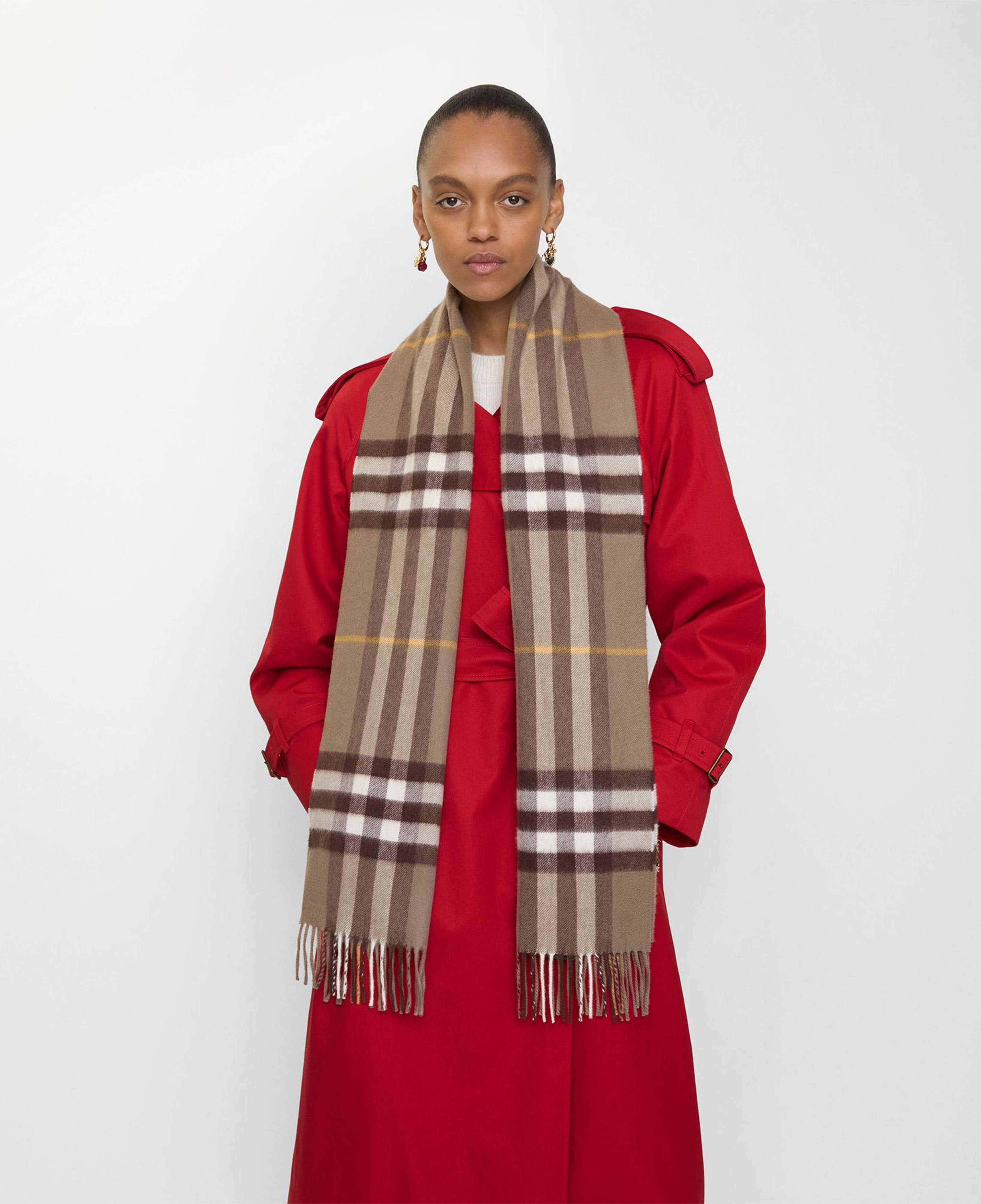 Burberry Giant Check Kadın Kahverengi Atkı