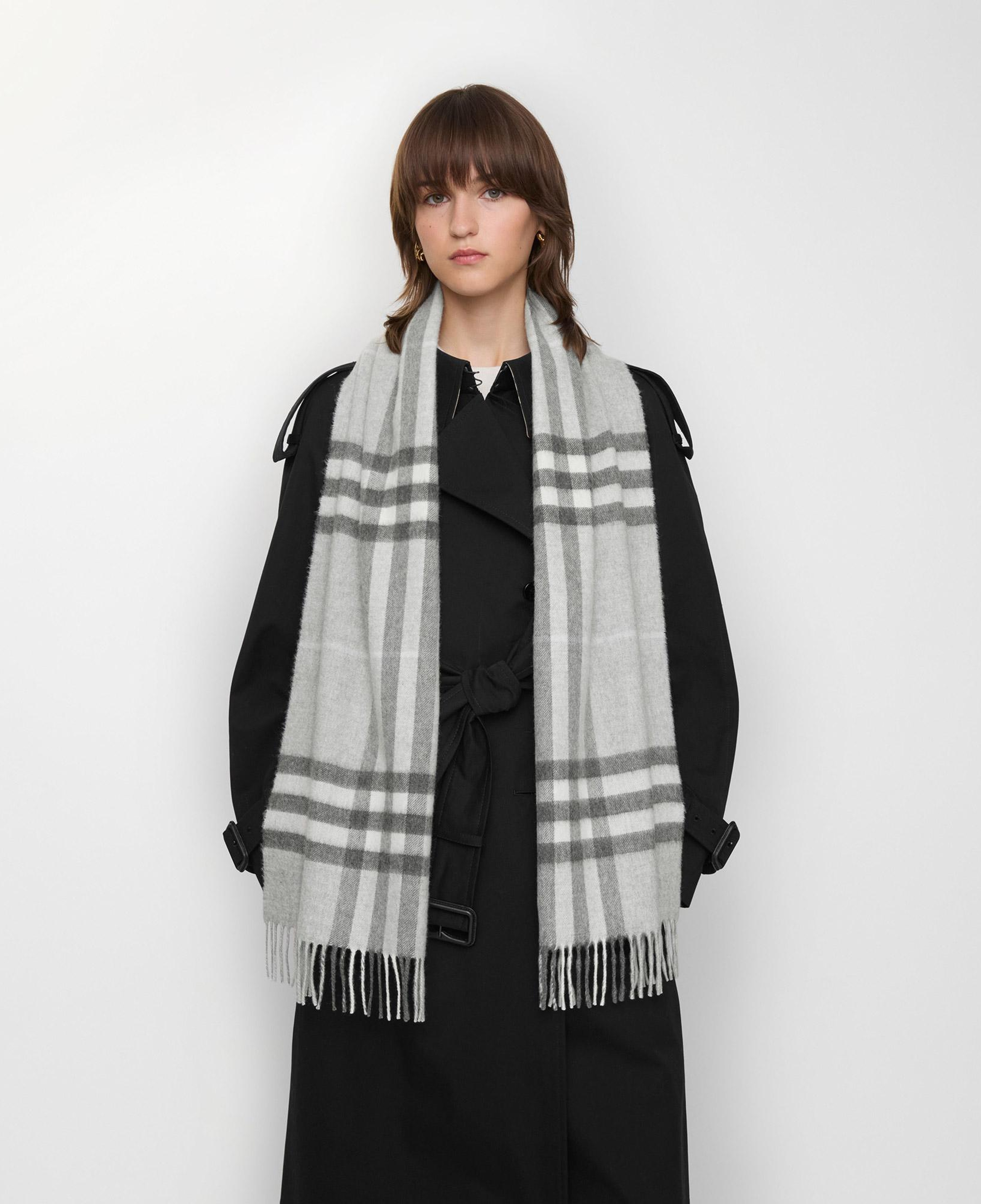 Burberry Check Cashmere Kadın Gri Atkı