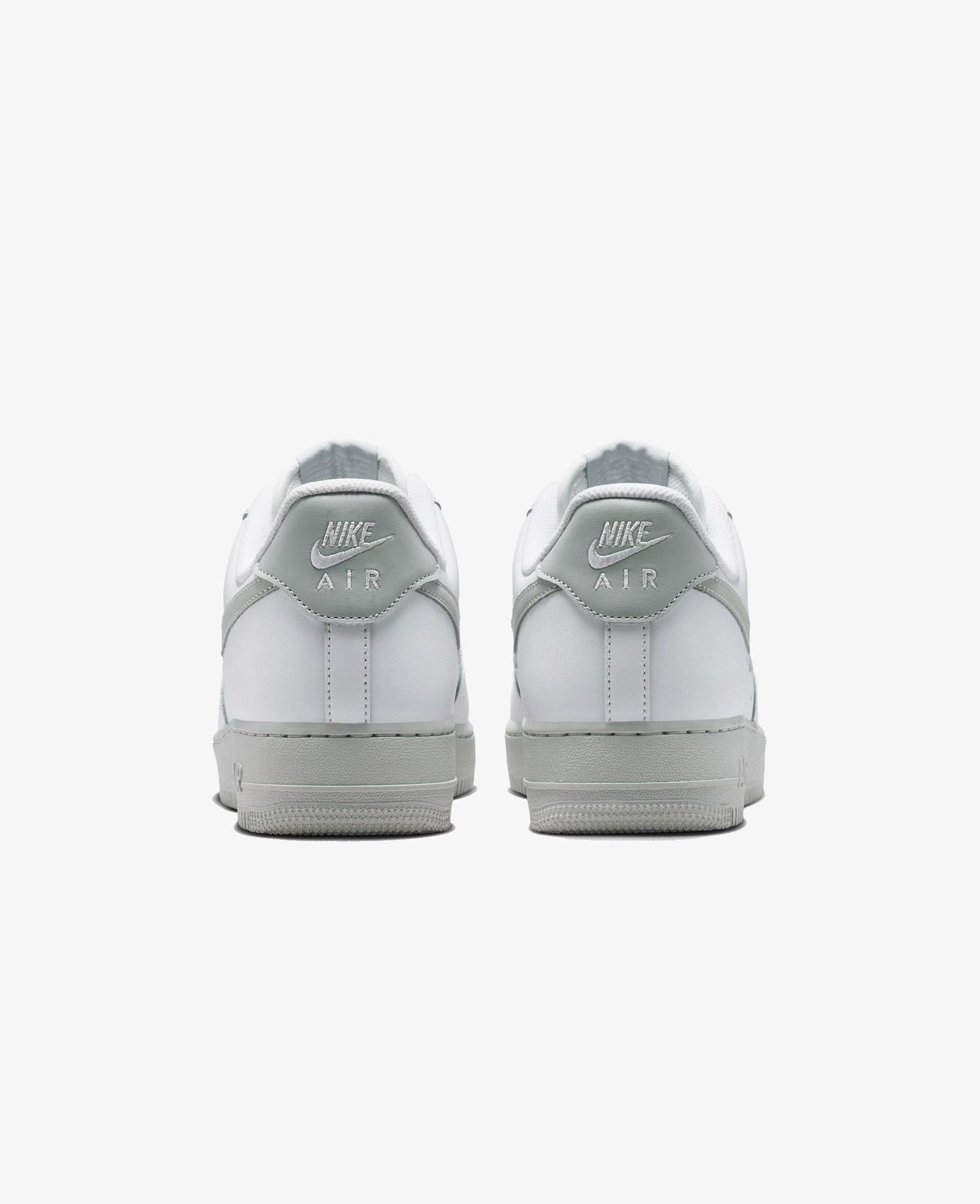 Nike Air Force 1 '07 Erkek Beyaz Spor Ayakkabı