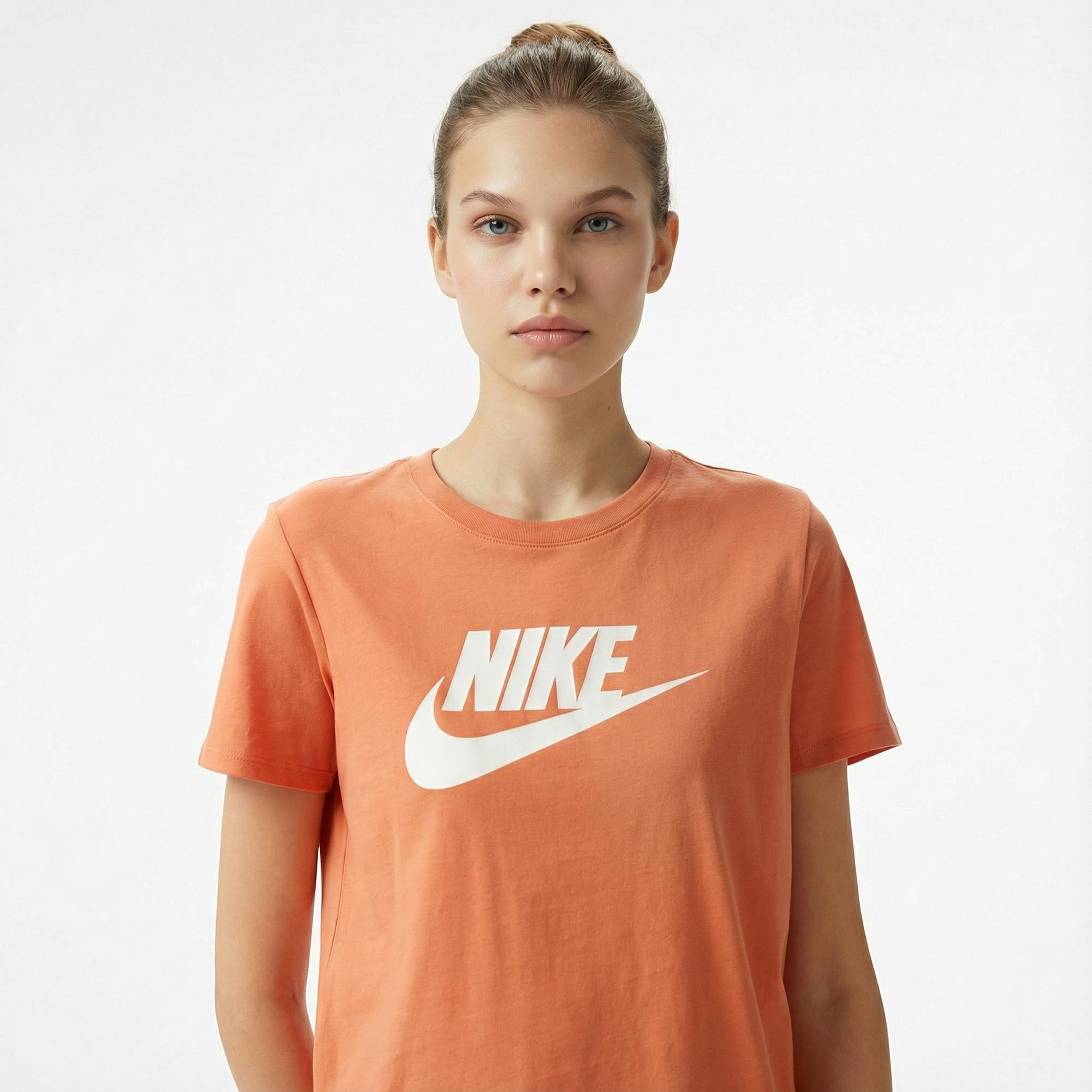 Nike Sportswear Club Essentials Kadın Turuncu T-Shirt