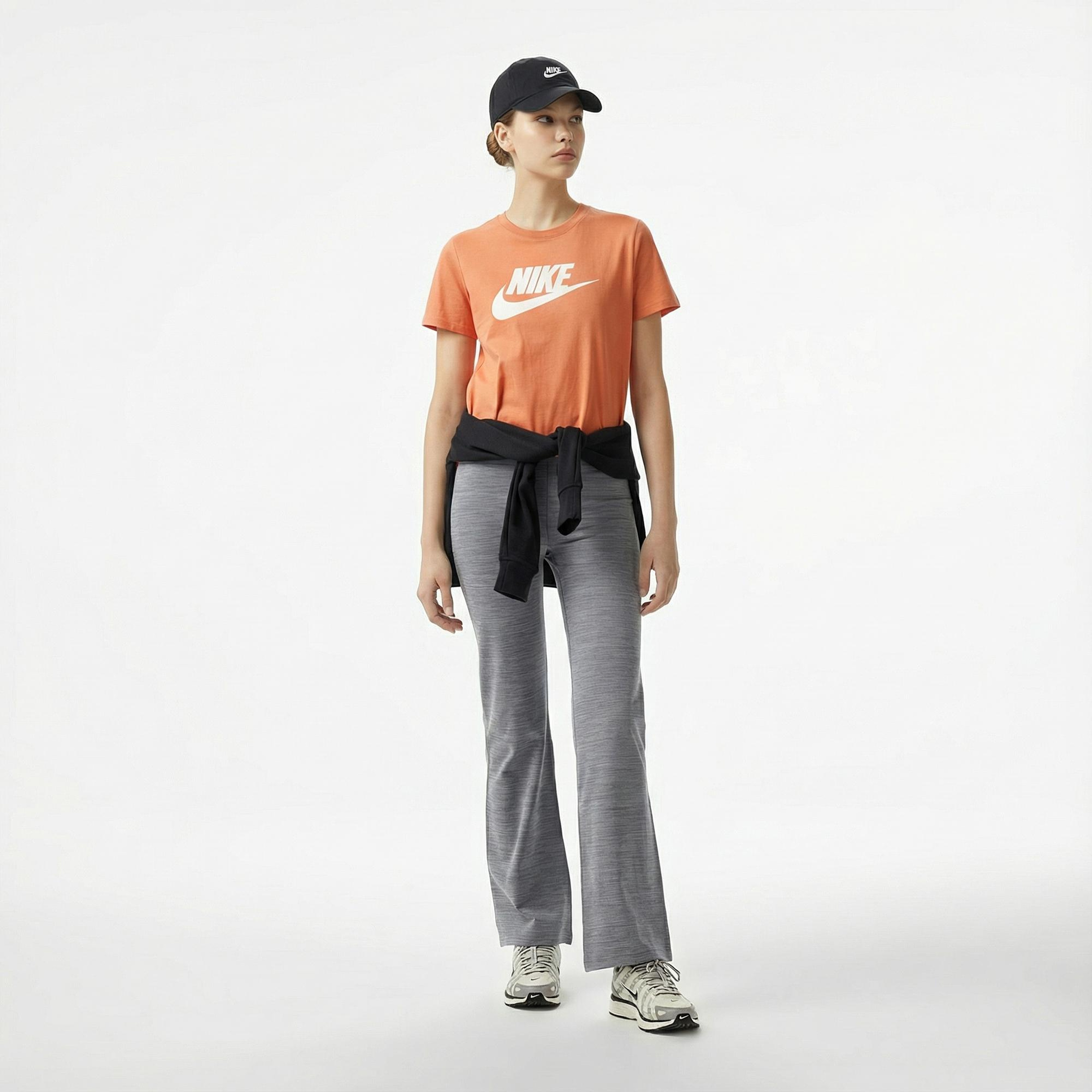 Nike Sportswear Club Essentials Kadın Turuncu T-Shirt