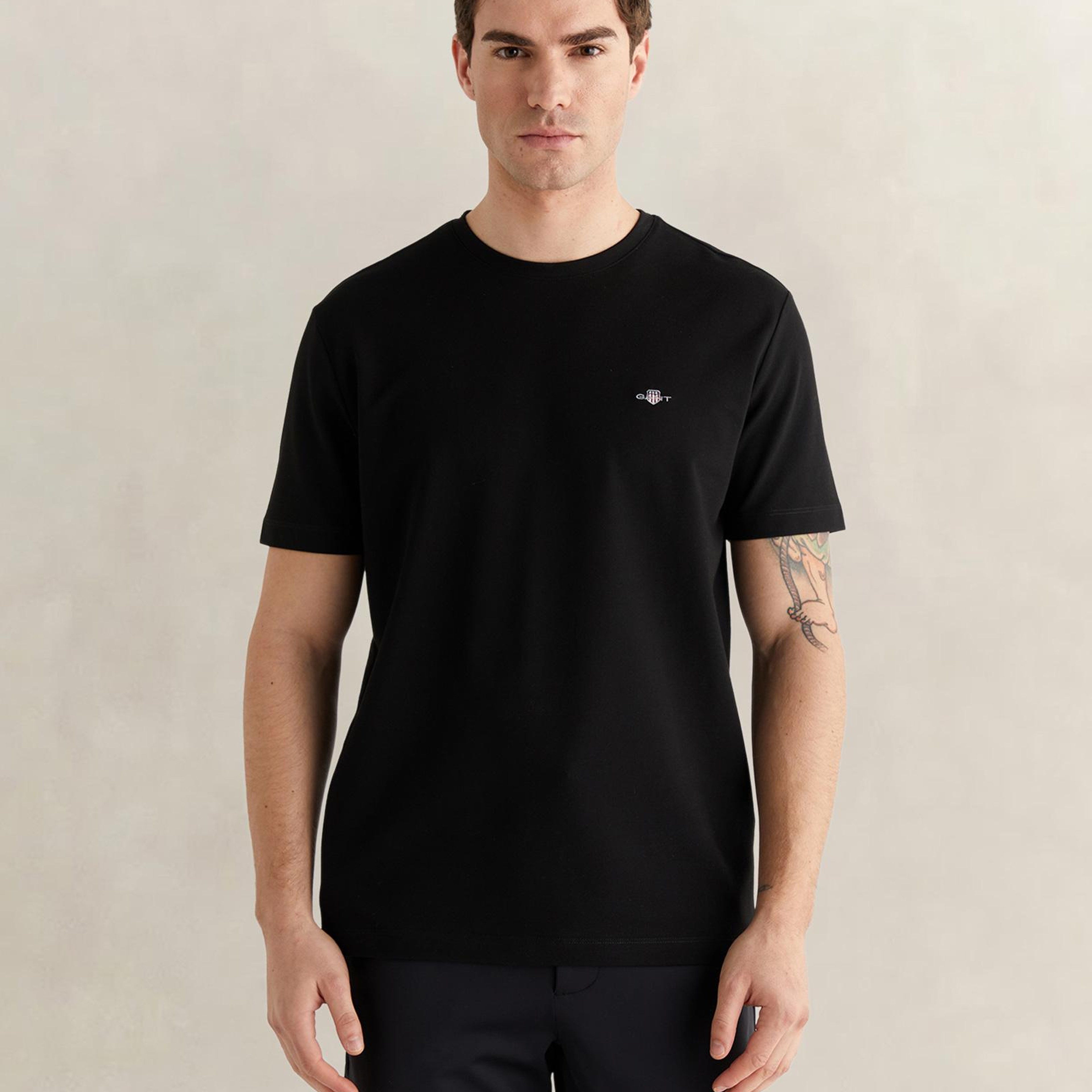GANT Erkek Siyah Bisiklet Yaka Regular Fit Logolu T-Shirt