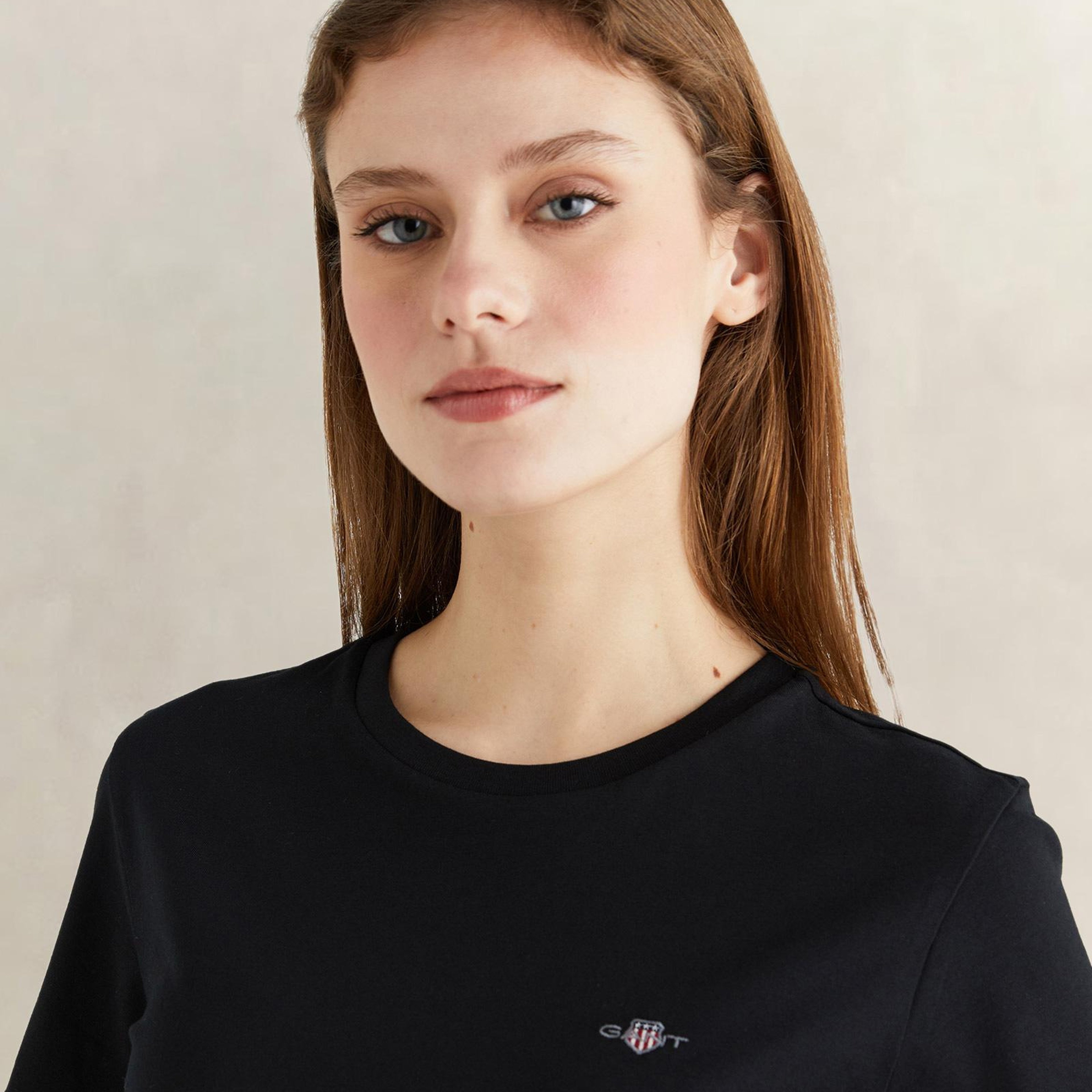 GANT Kadın Siyah Bisiklet Yaka Regular Fit Logolu T-Shirt