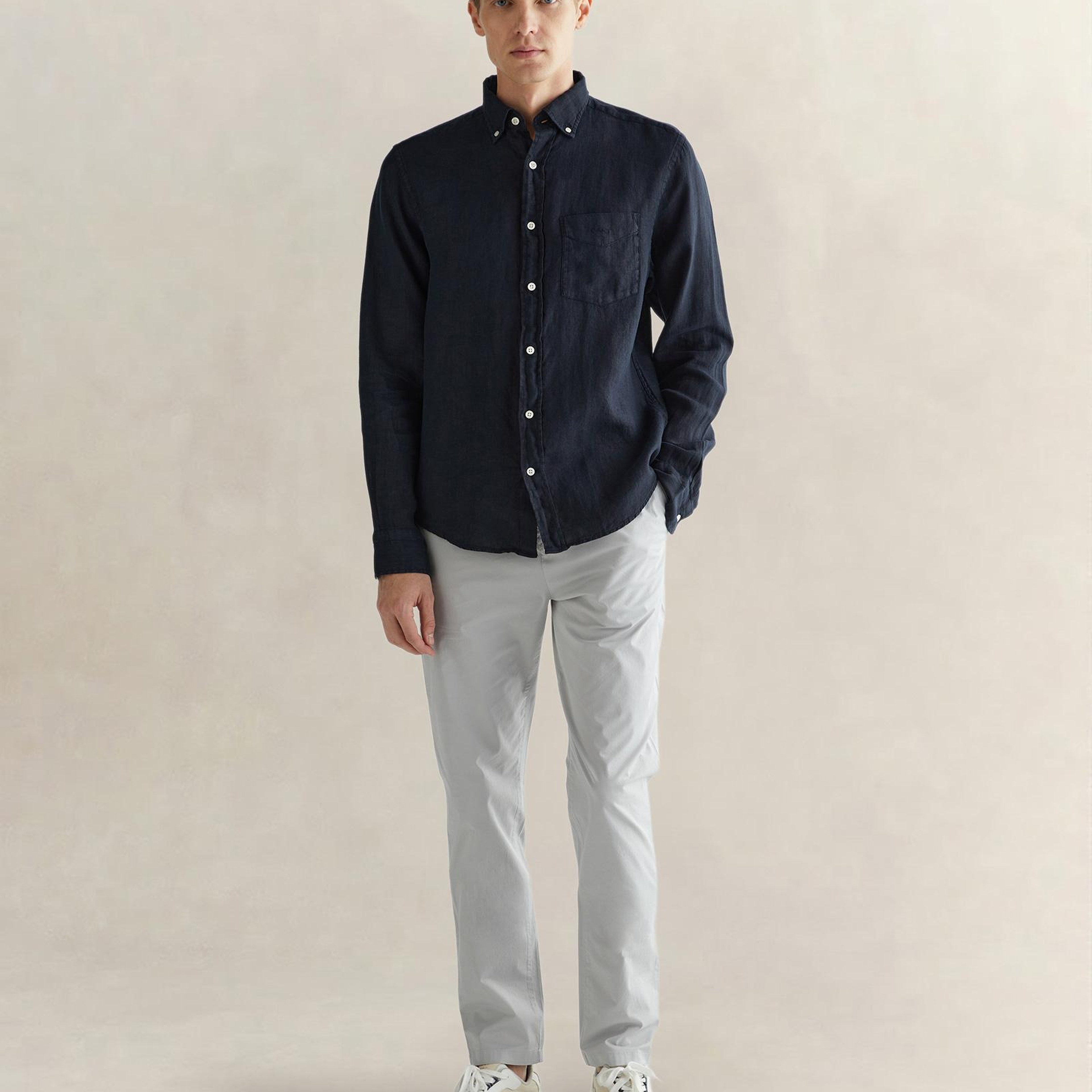 GANT Erkek Siyah Regular Fit Düğmeli Yaka Keten Gömlek