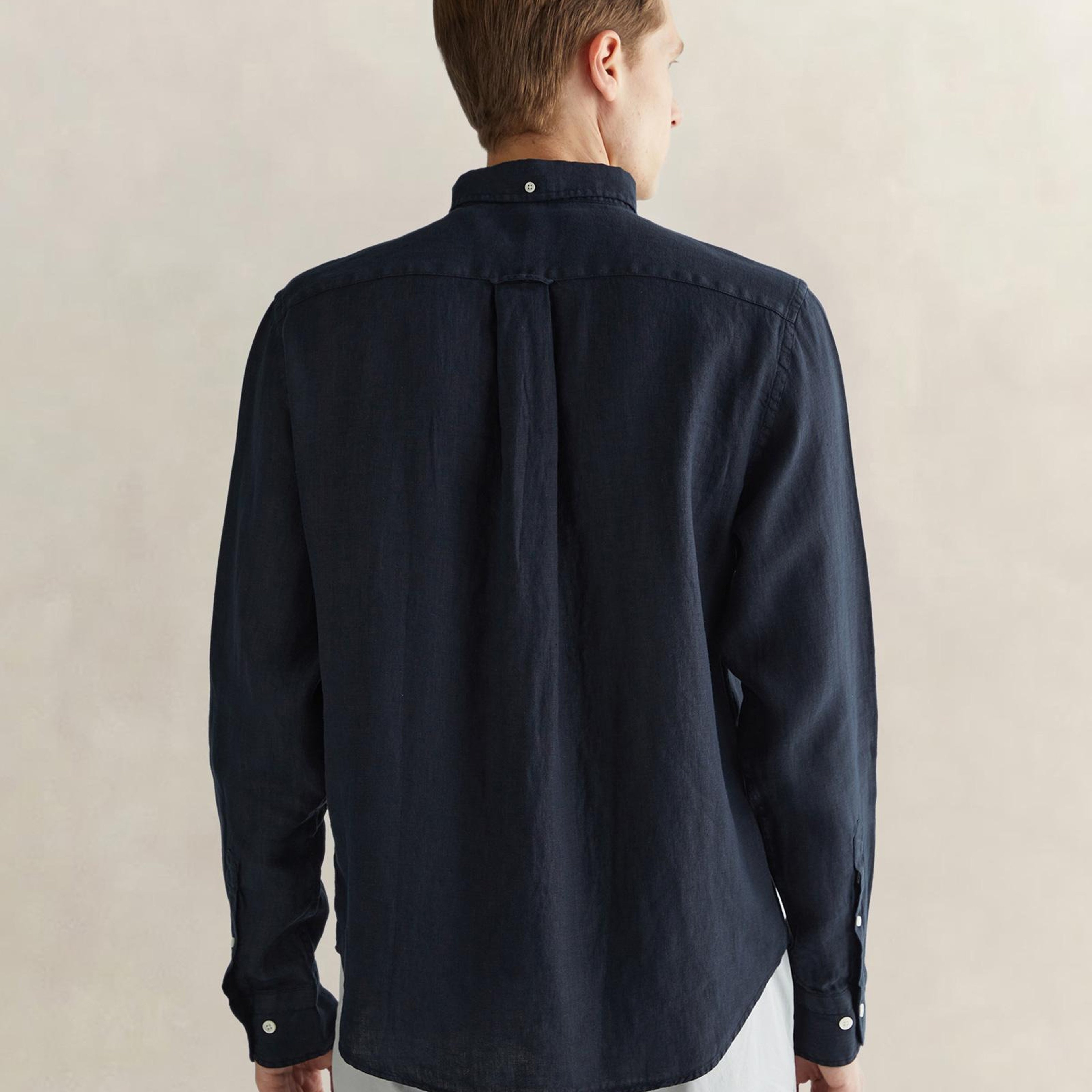 GANT Erkek Siyah Regular Fit Düğmeli Yaka Keten Gömlek