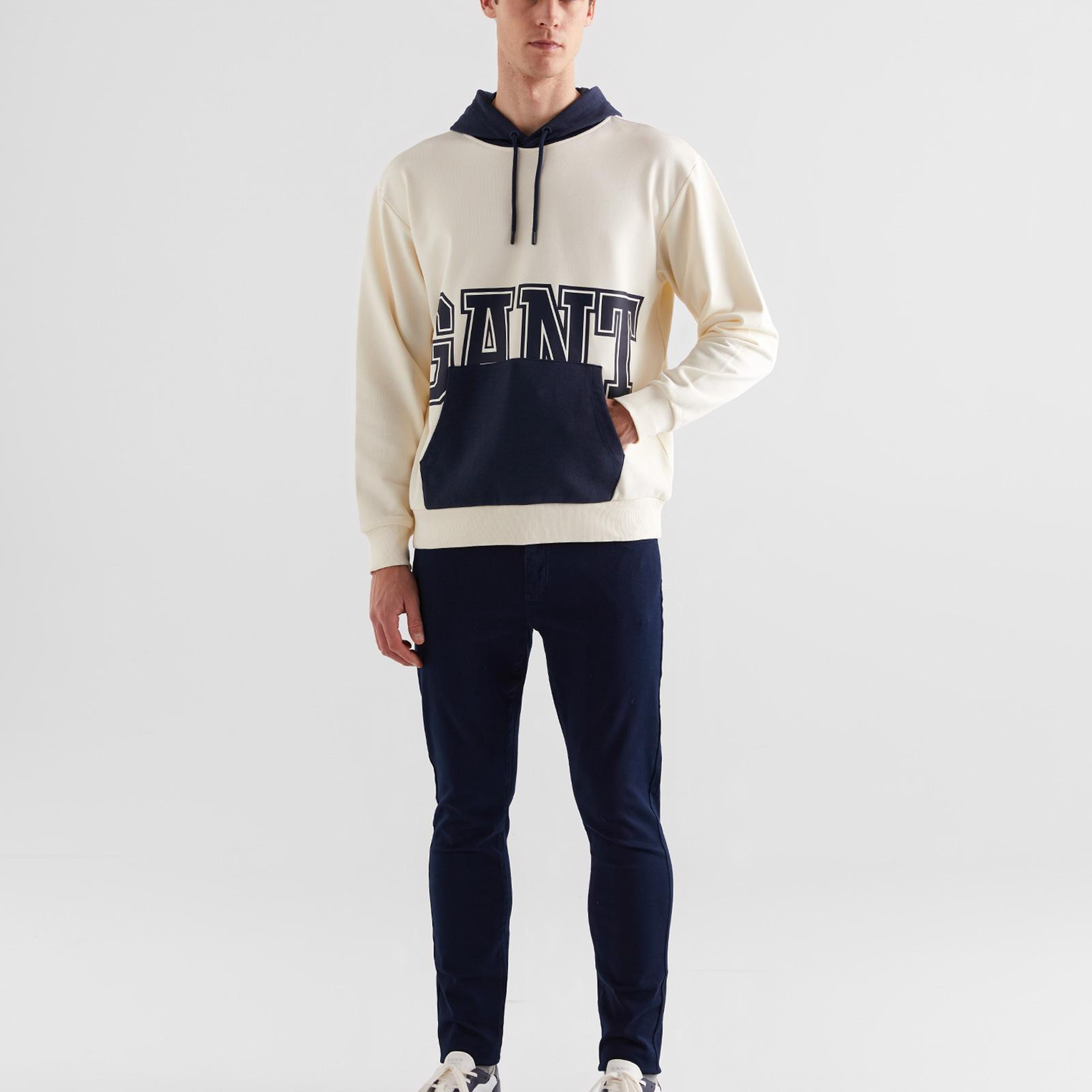GANT Erkek Krem Regular Fit Kapüşonlu Logolu Sweatshirt