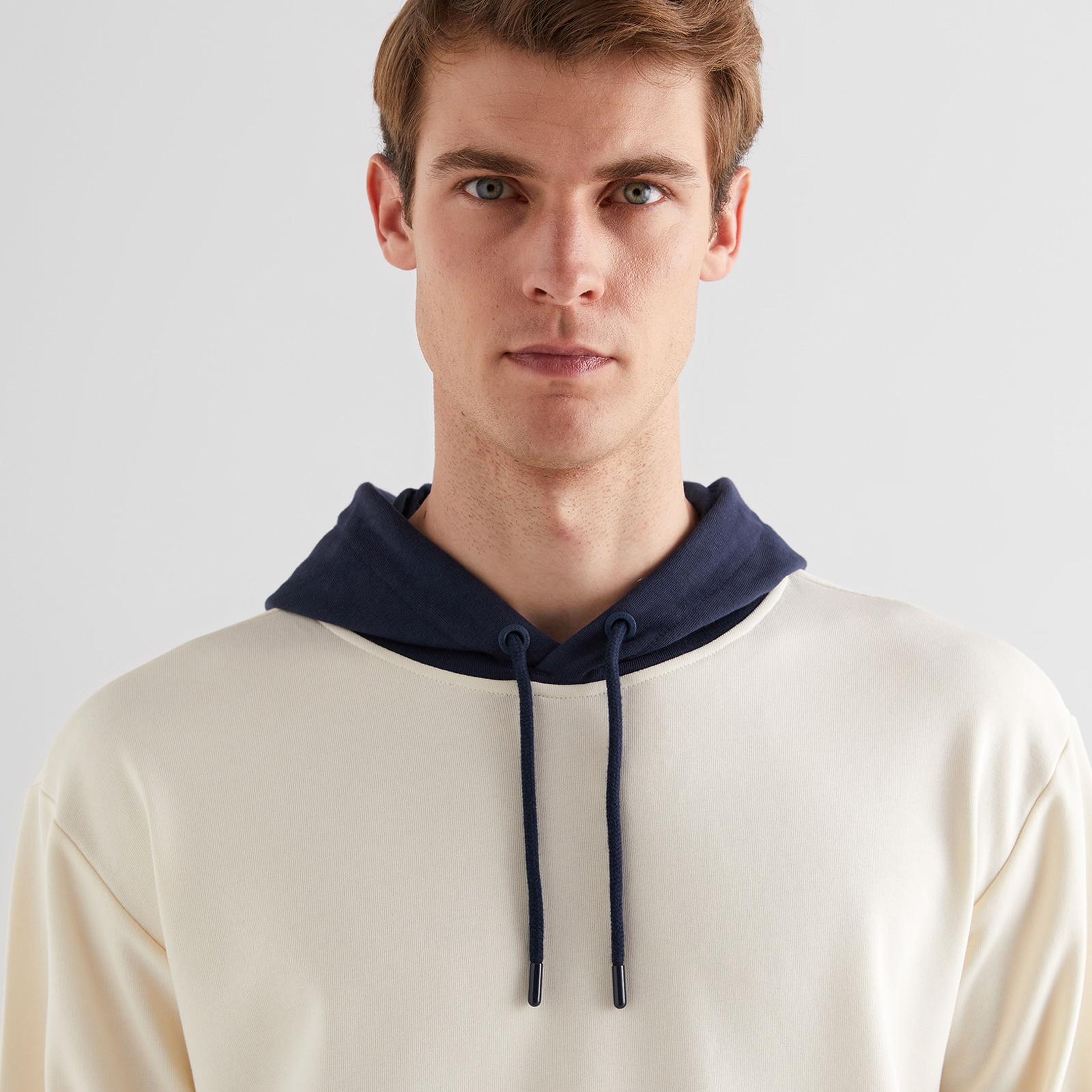 GANT Erkek Krem Regular Fit Kapüşonlu Logolu Sweatshirt