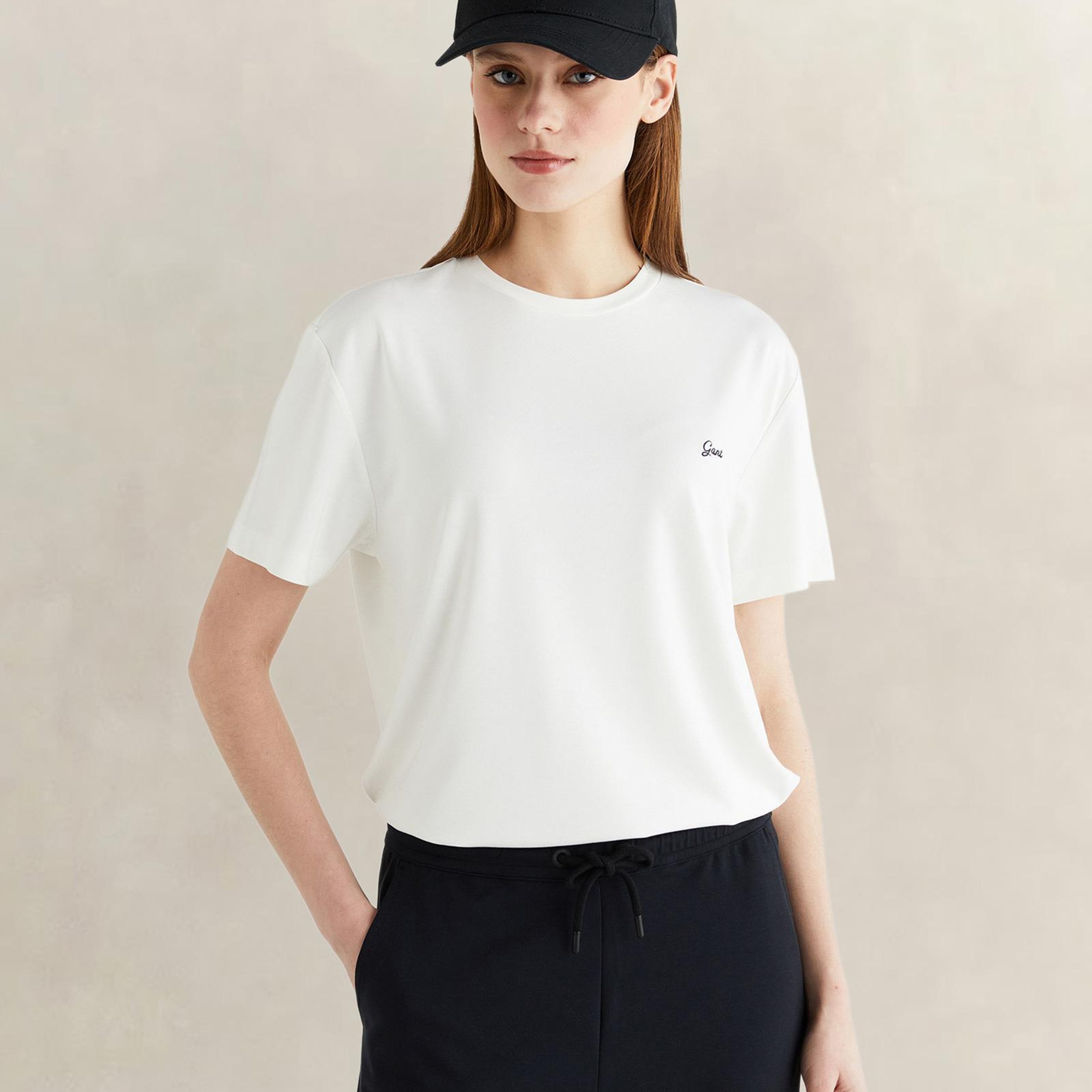 GANT Kadın Beyaz Bisiklet Yaka Regular Fit T-Shirt
