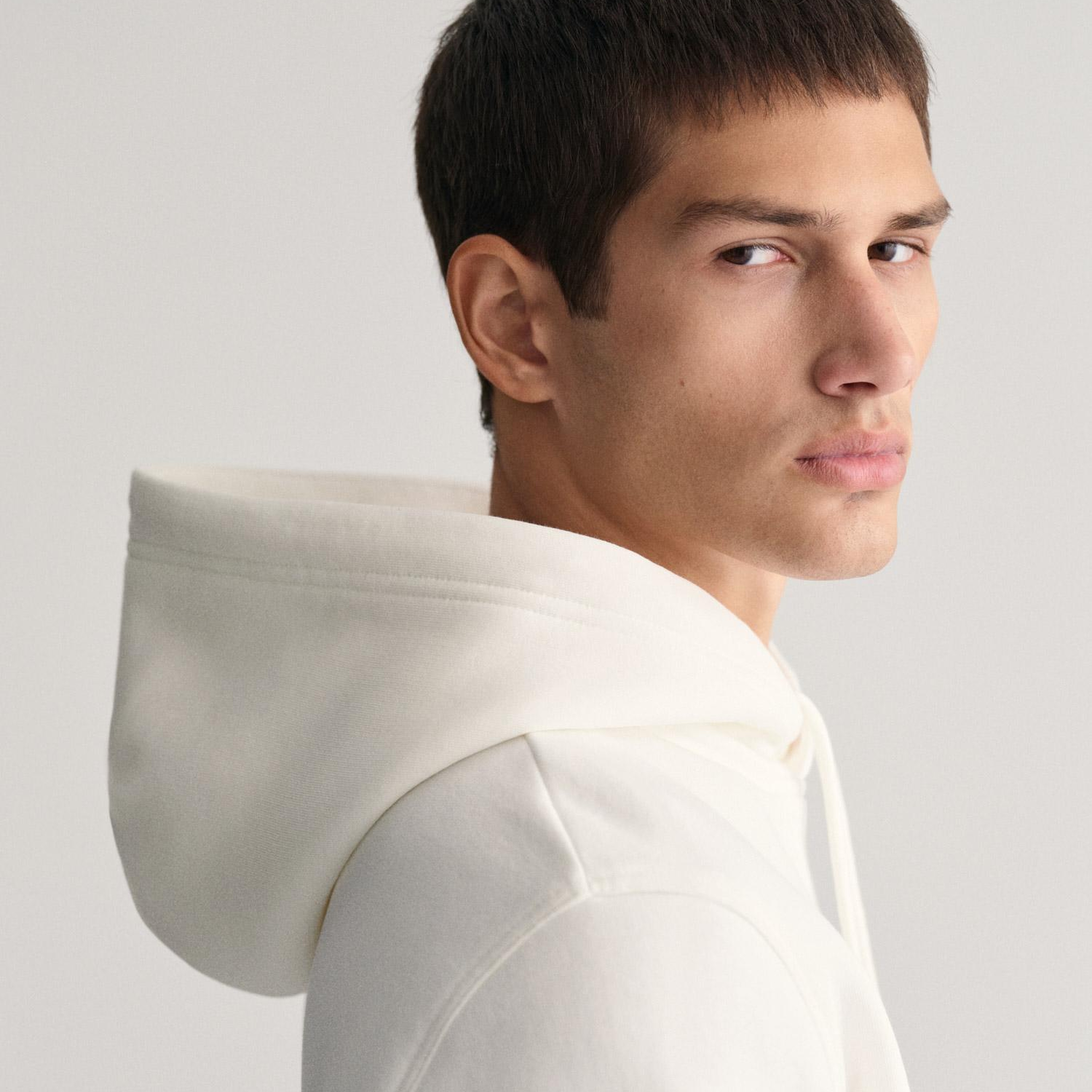 GANT Erkek Krem Regular Fit Kapüşonlu Logolu Sweatshirt