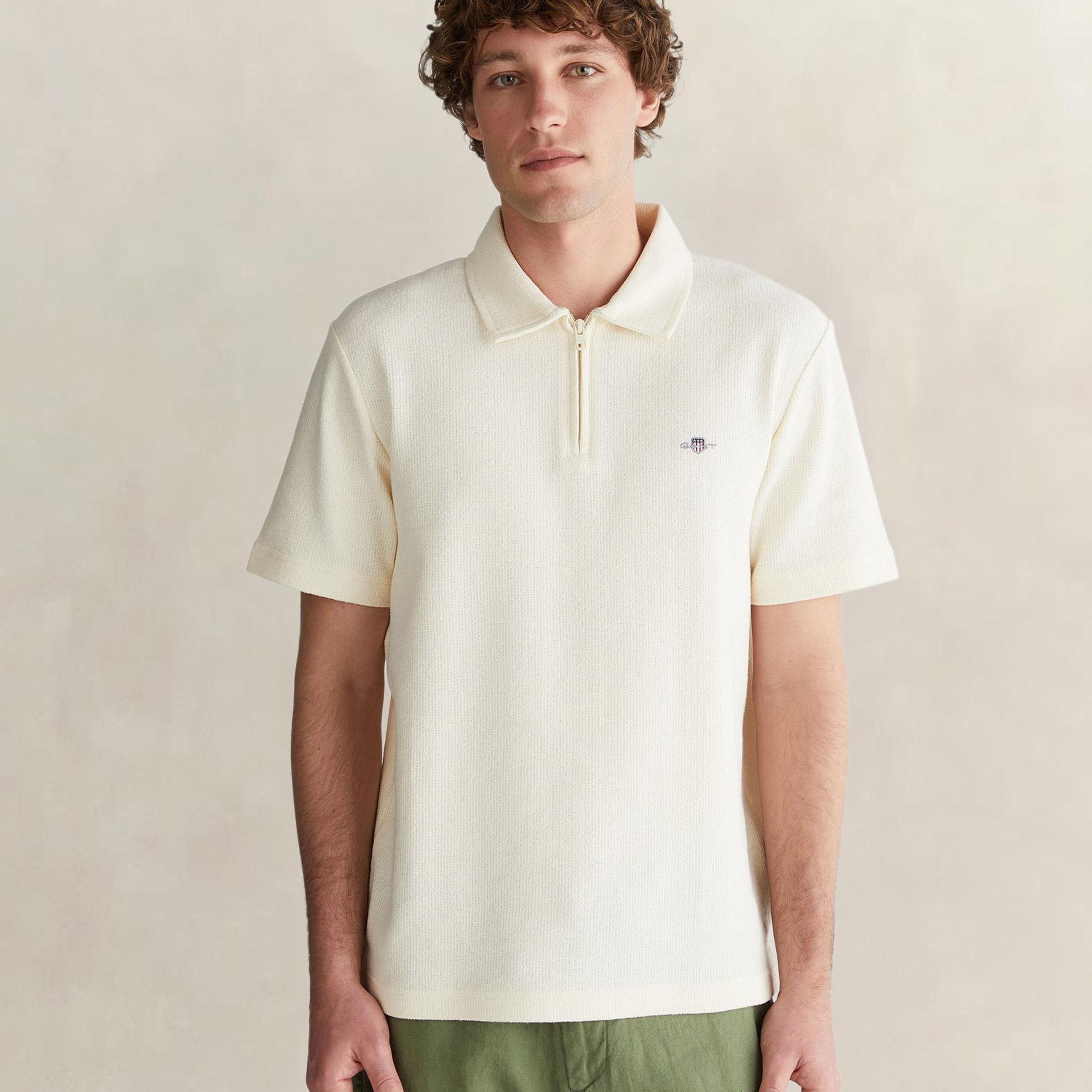 GANT Erkek Krem Regular Fit Yarım Fermuarlı Logolu Polo Yaka T-Shirt