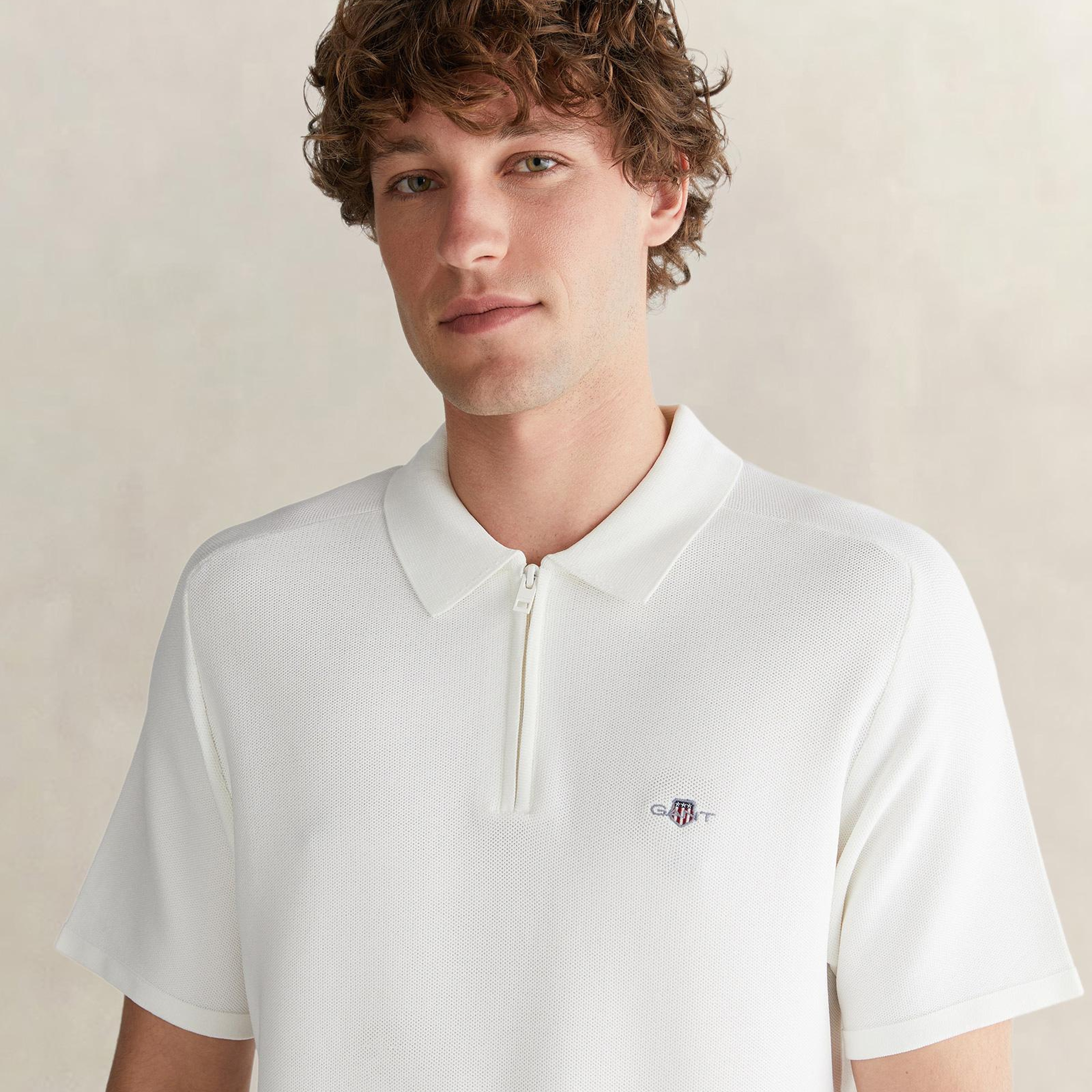 GANT Erkek Beyaz Regular Fit Yarım Fermuarlı Kısa Kollu T-Shirt