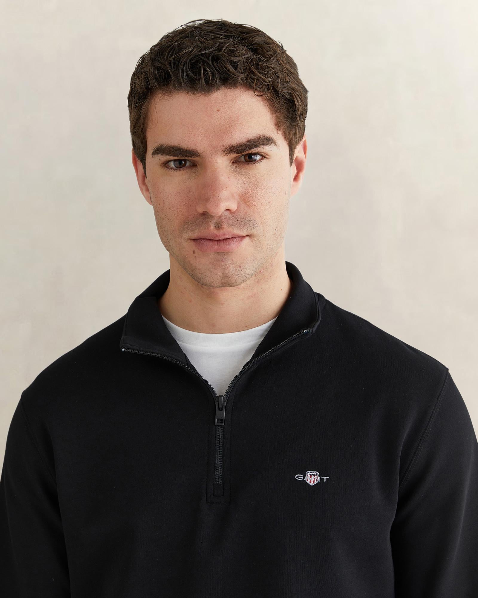 GANT Erkek Siyah Relaxed Fit Yarım Fermuarlı Logolu Sweatshirt