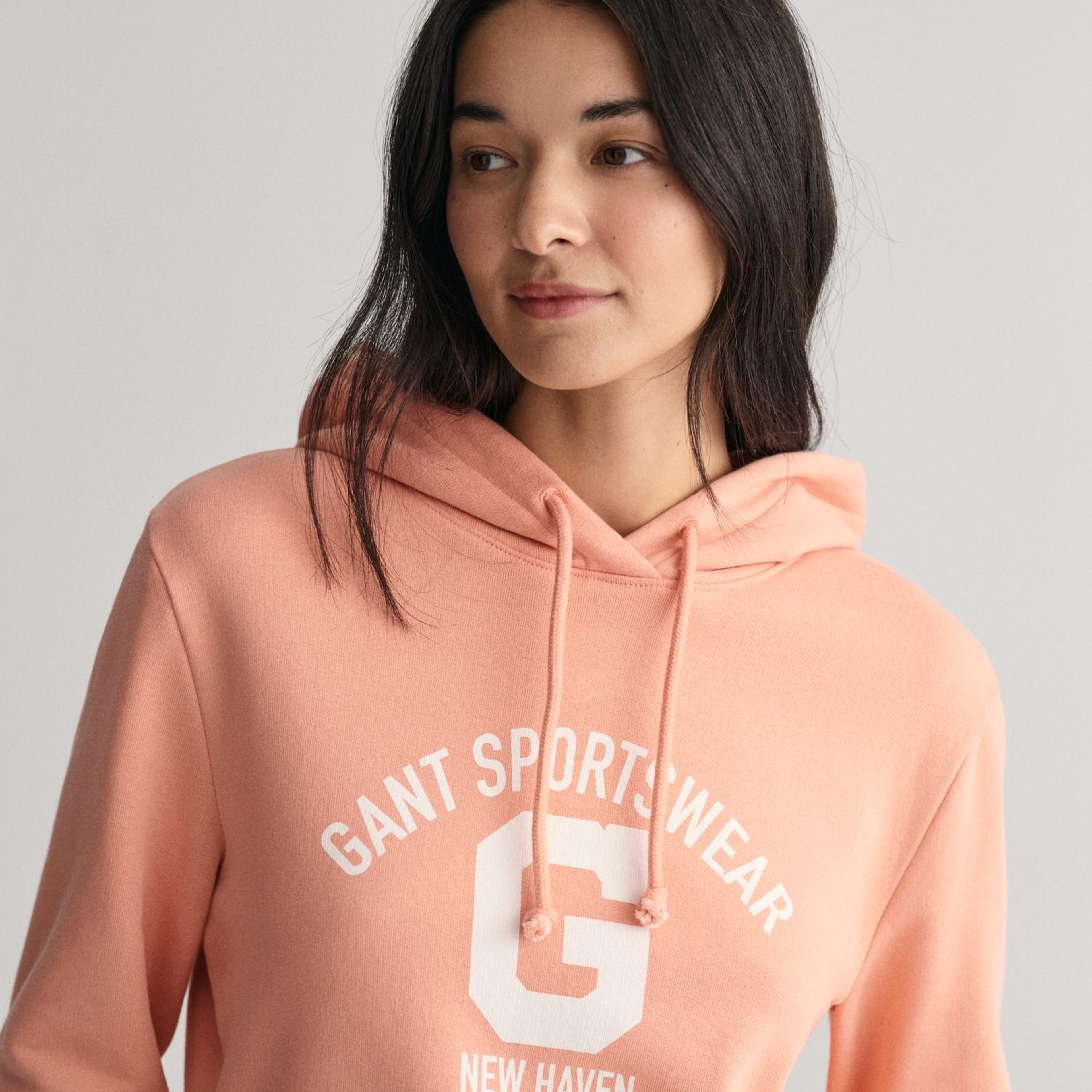 GANT Kadın Pembe Relaxed Fit Kapüşonlu Logolu Sweatshirt