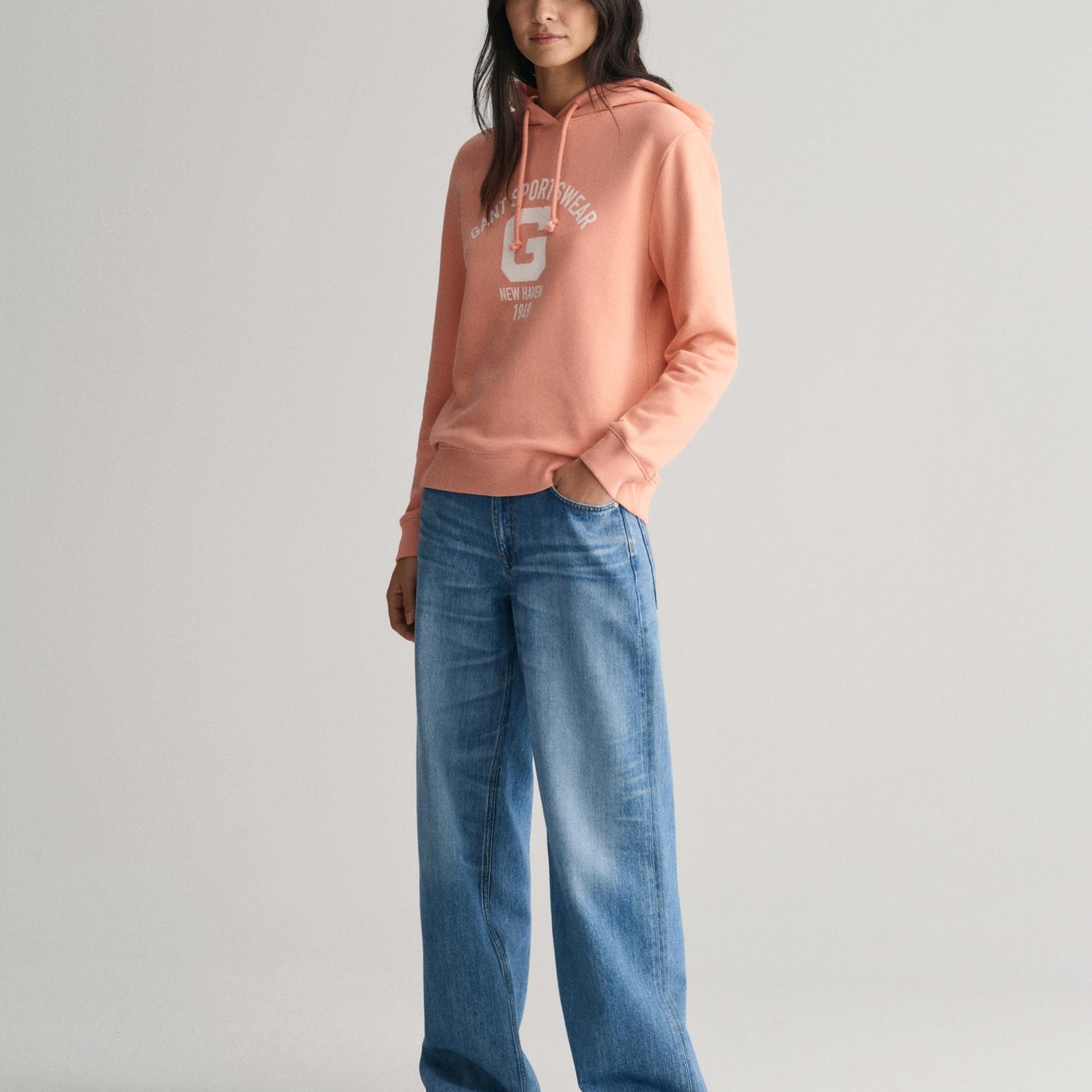 GANT Kadın Pembe Relaxed Fit Kapüşonlu Logolu Sweatshirt