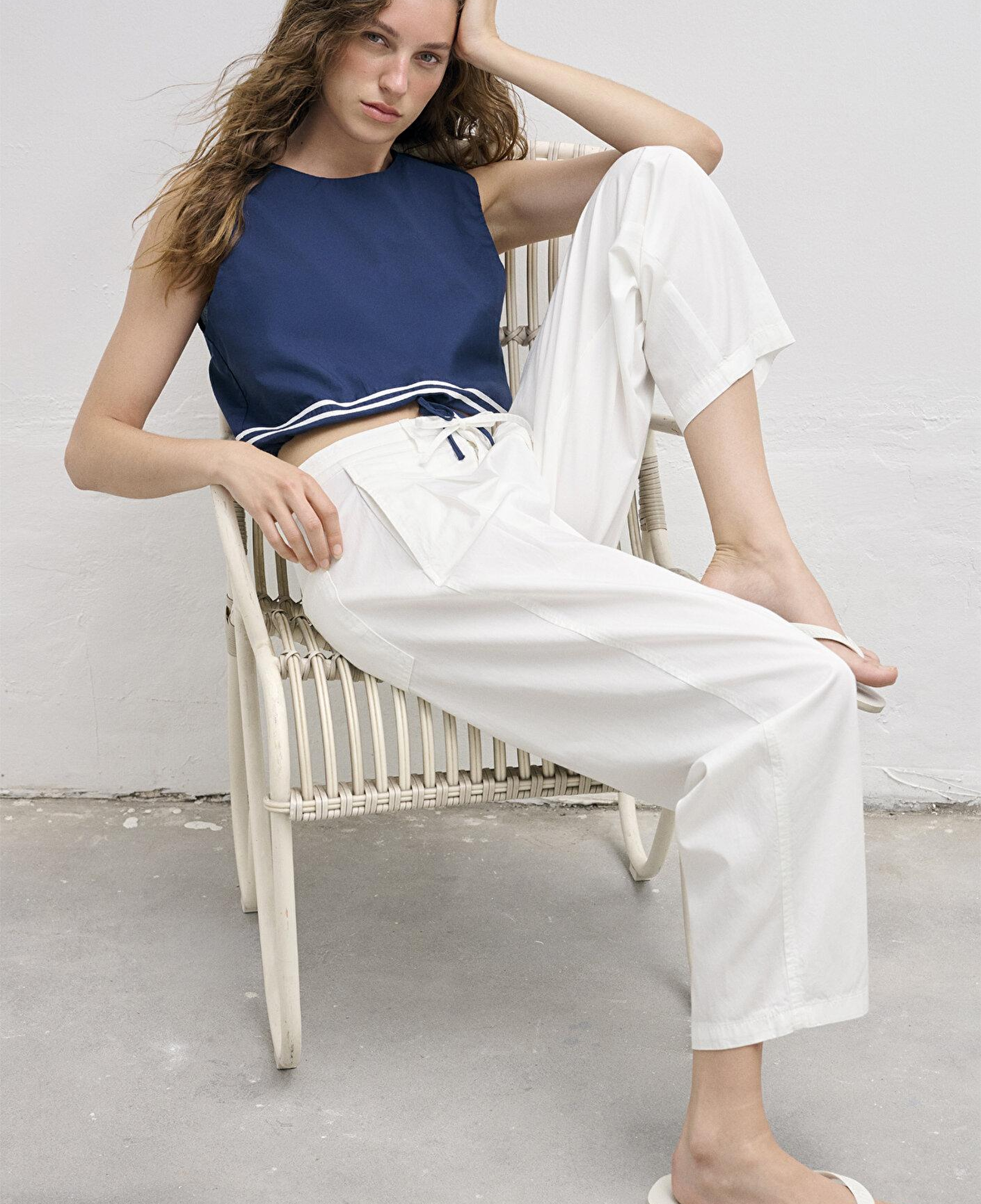 Mavi Bağcık Detaylı Lacivert Crop Bluz 1211602-70488