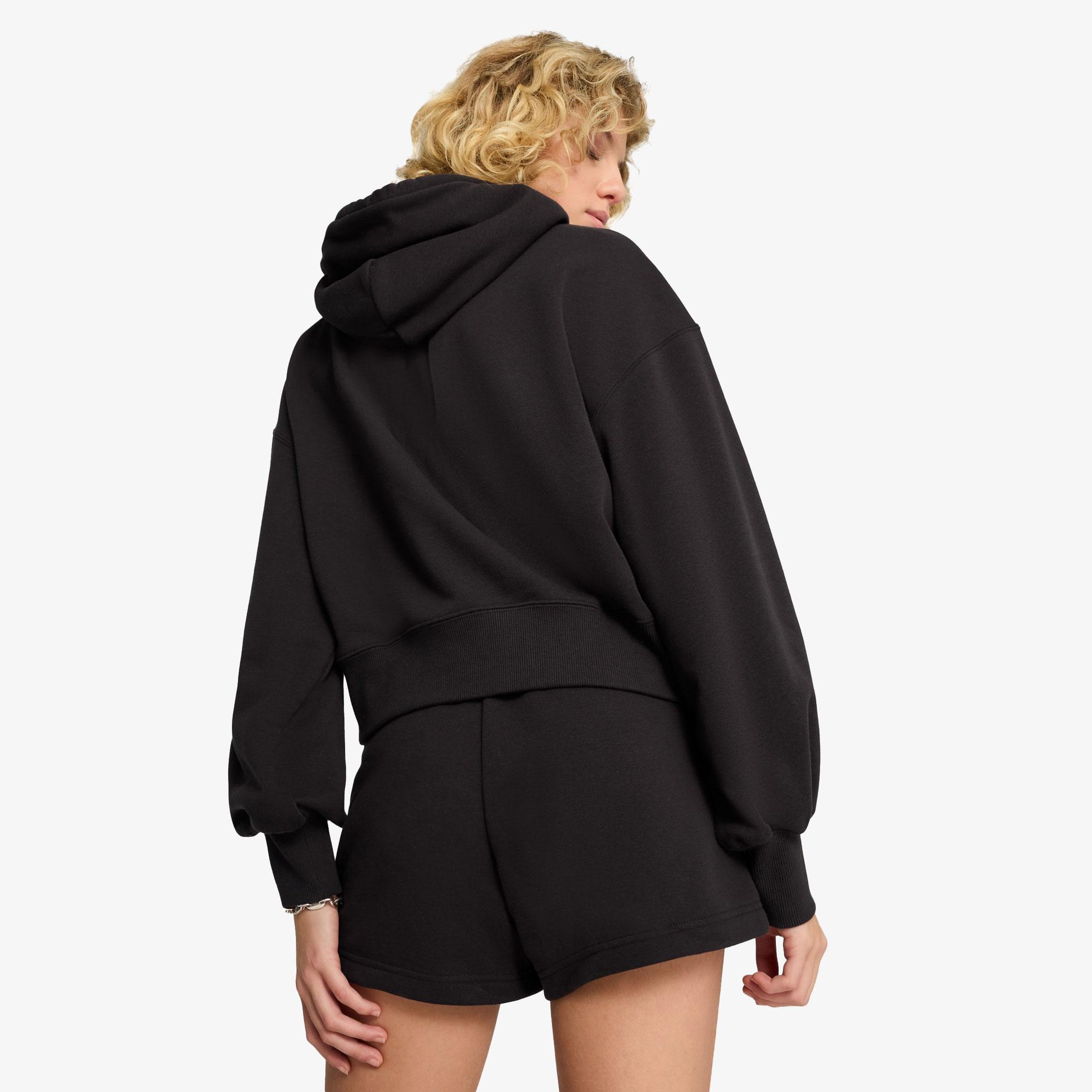 Puma Wardrobe Essentials Relaxed Kadın Siyah Sweatshirt
