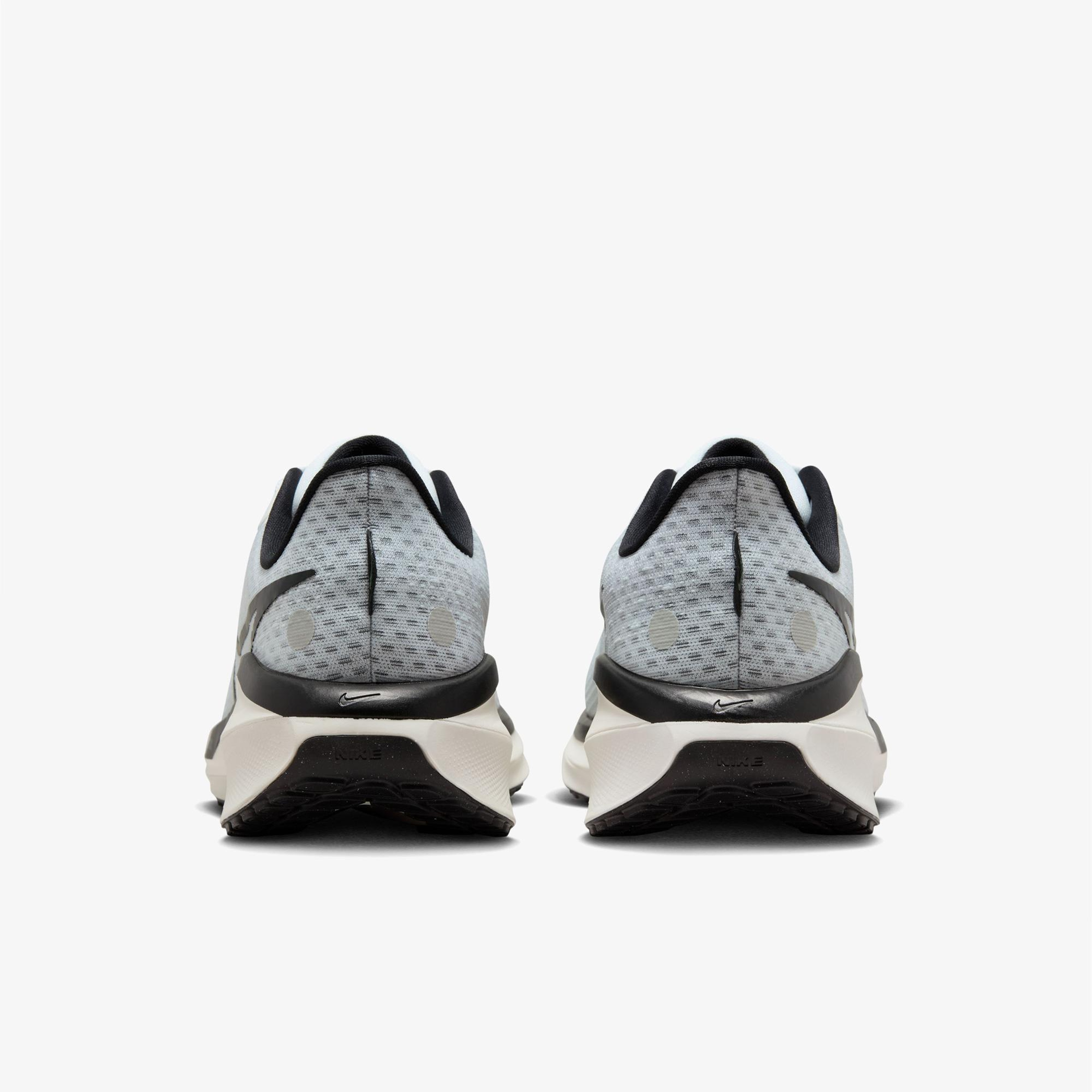 Nike Vomero 17 Kadın Beyaz Koşu Ayakkabısı