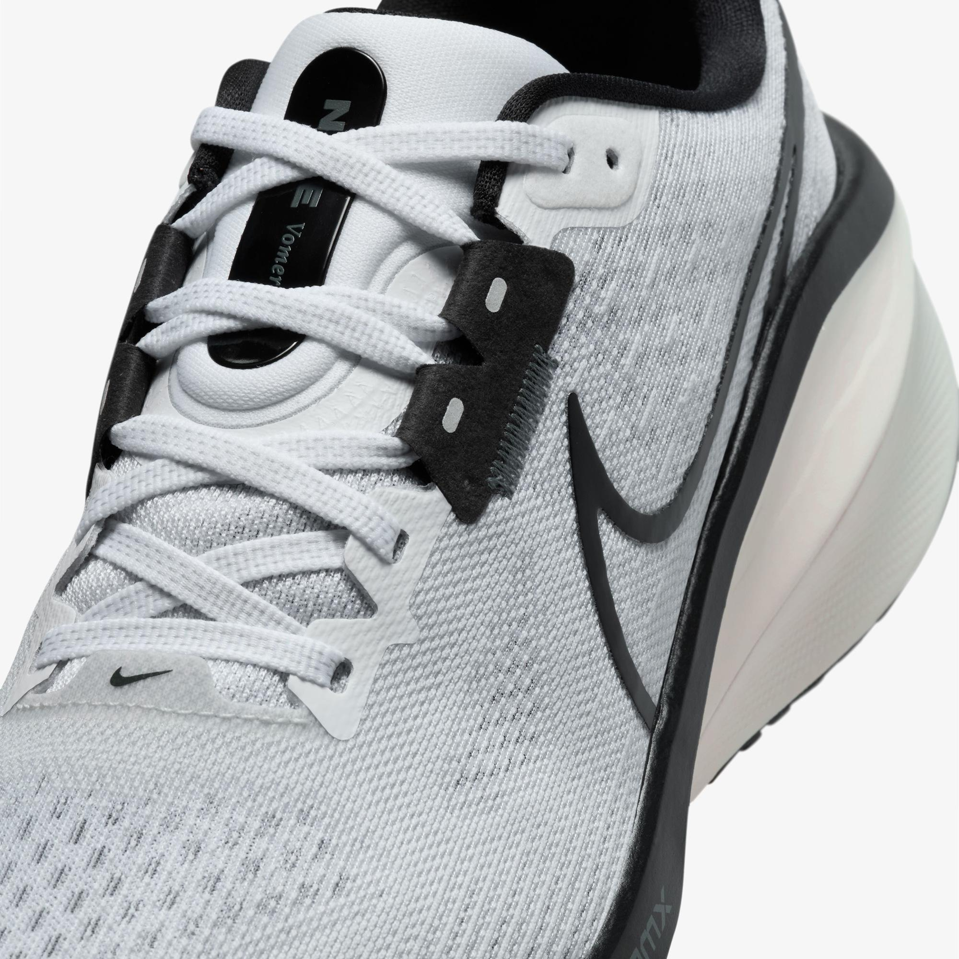 Nike Vomero 17 Kadın Beyaz Koşu Ayakkabısı