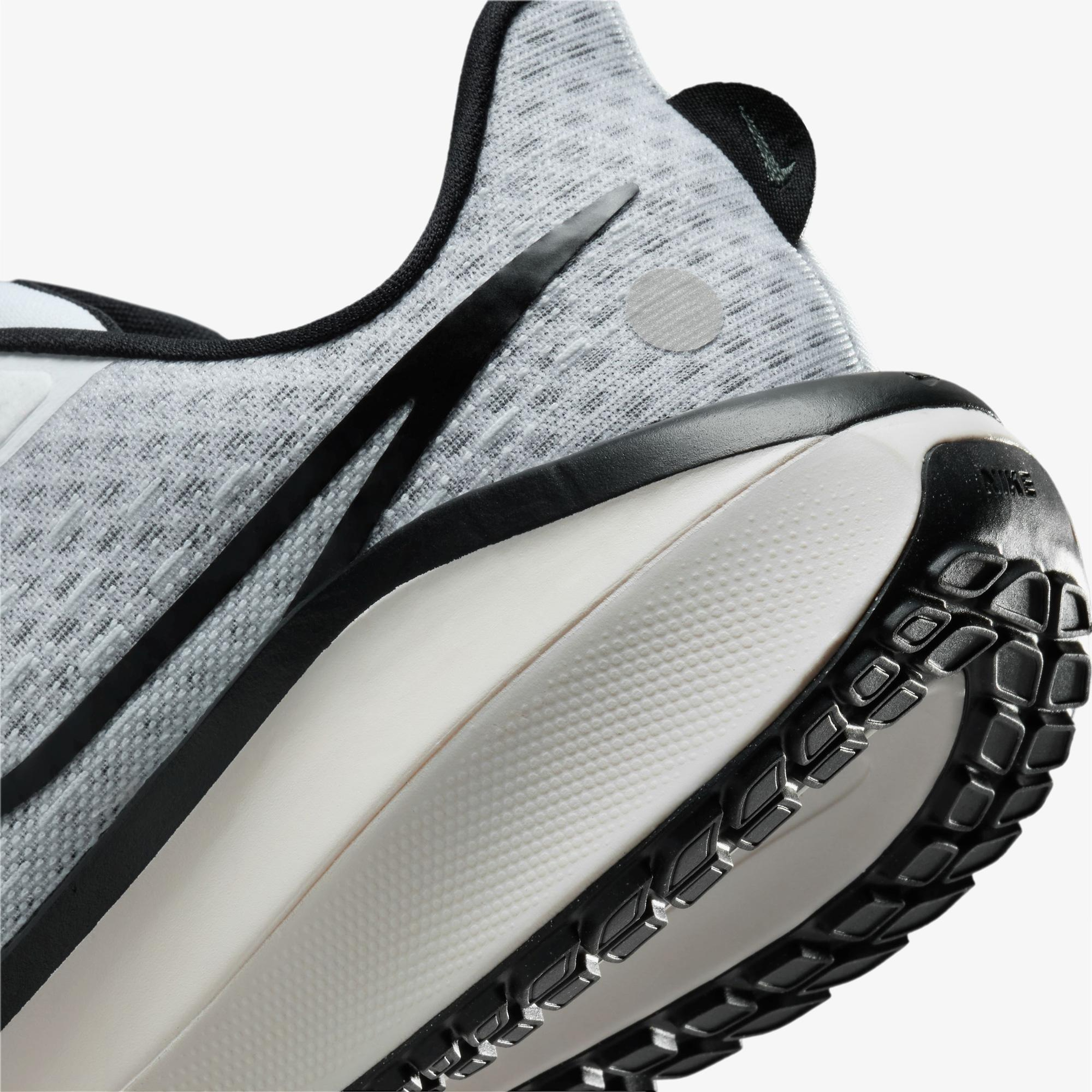 Nike Vomero 17 Kadın Beyaz Koşu Ayakkabısı