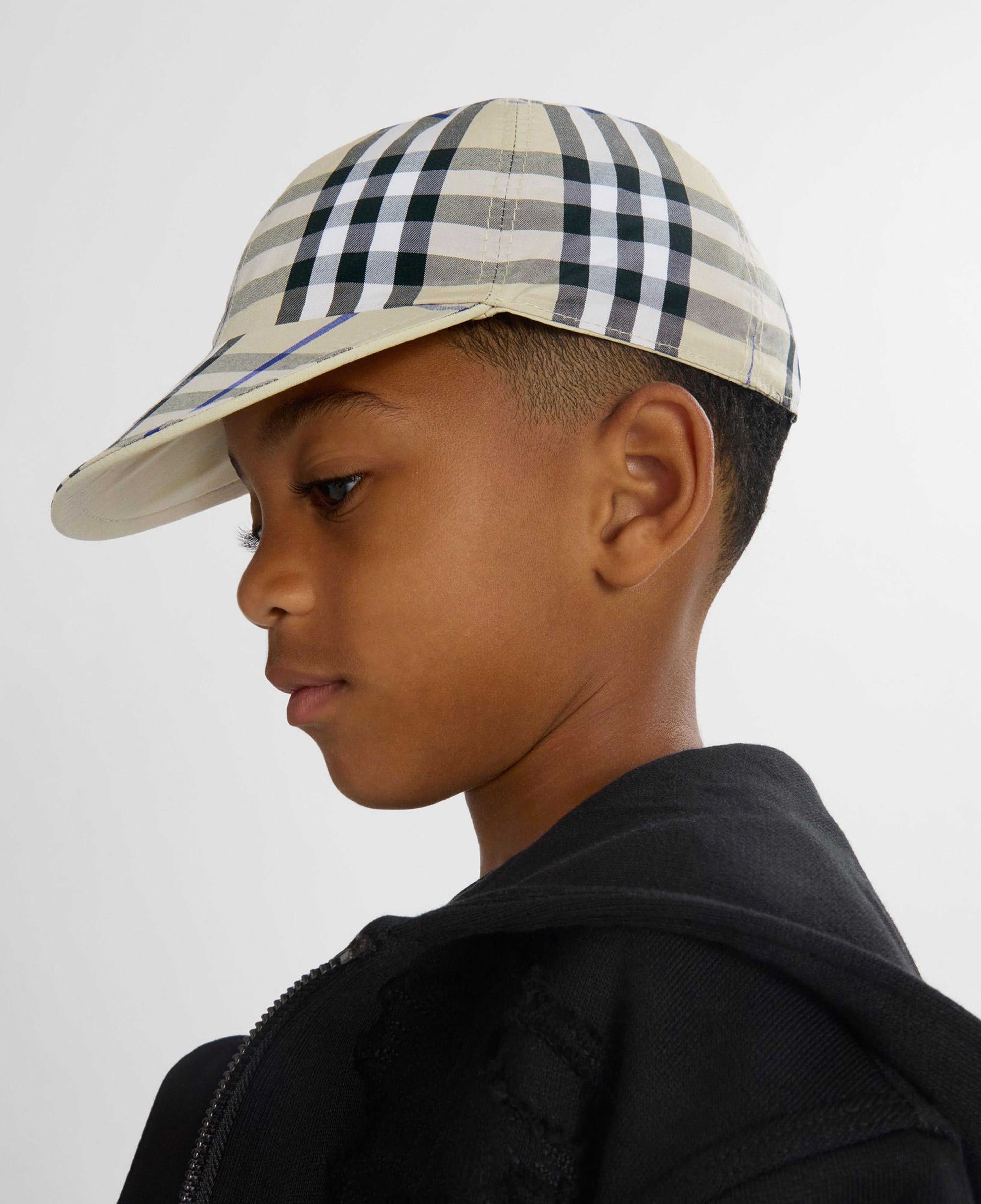Burberry Reversible Pamuklu Baseball Çocuk Krem Rengi Şapka
