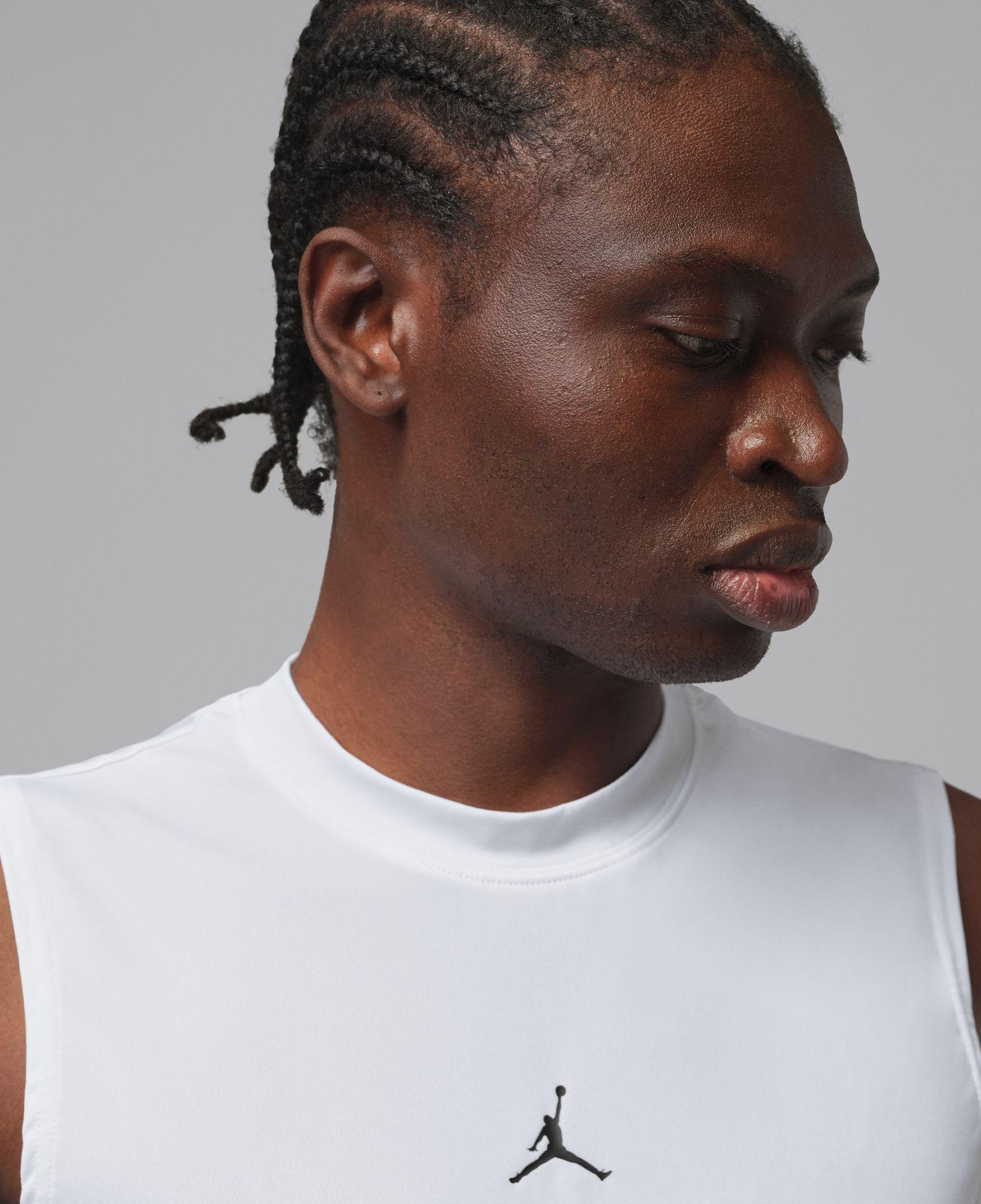 Jordan Dri-Fit Sport Essentials Erkek Beyaz Kolsuz T-Shirt