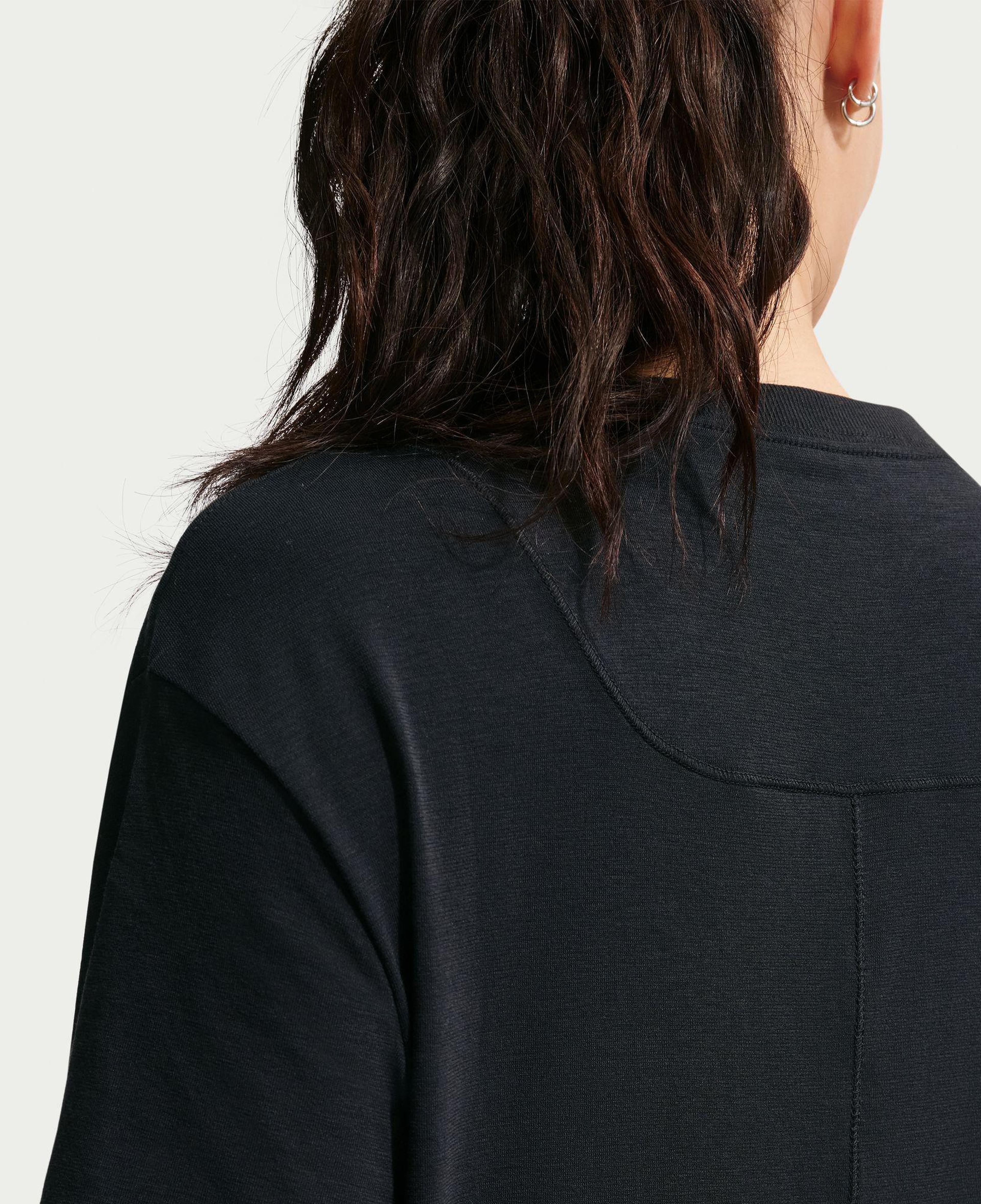 Nike One Relaxed Dri-Fit Kadın Siyah T-Shirt