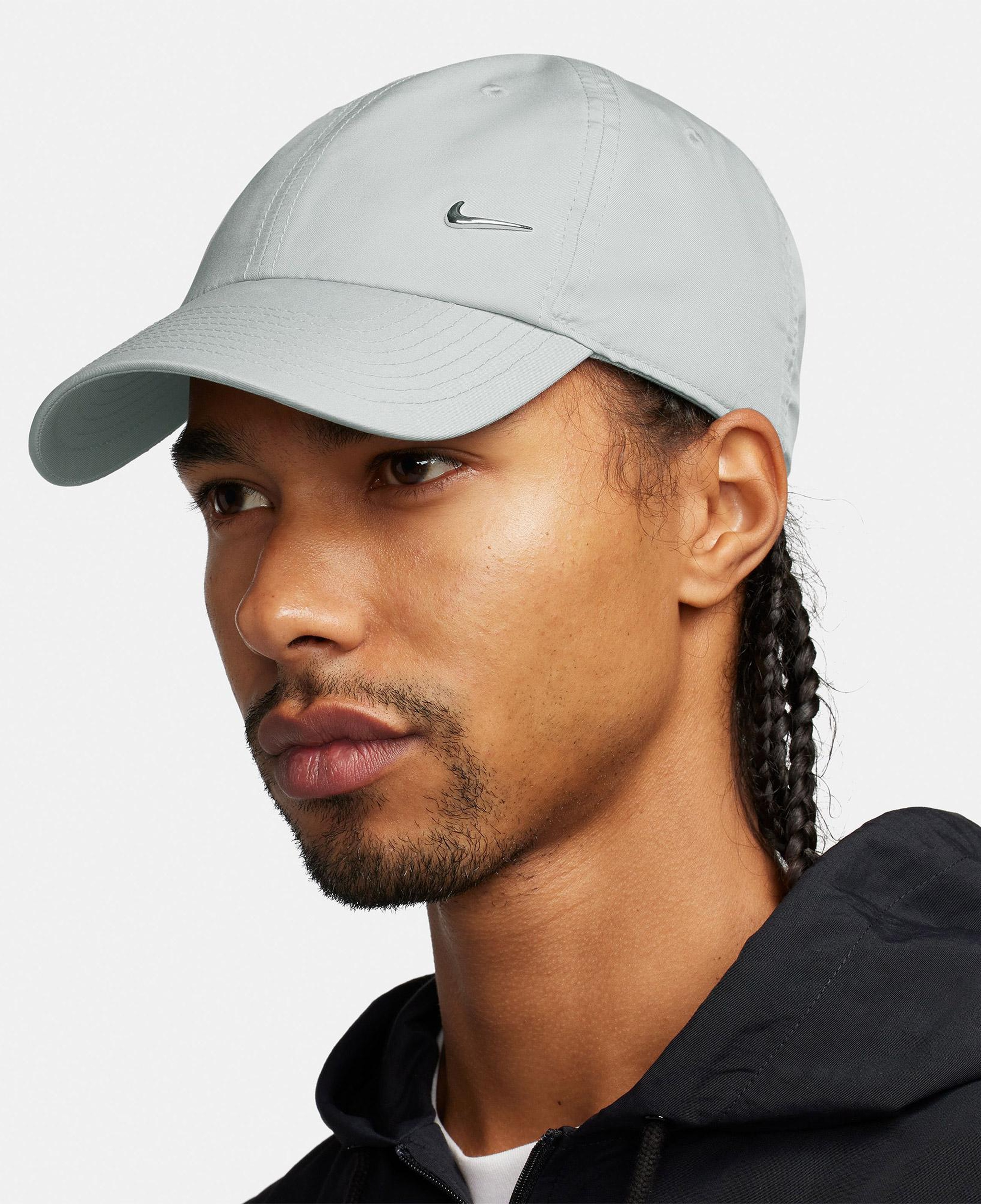 Nike Dri-FIT Club Yumuşak Metal Swoosh Unisex Gri Şapka