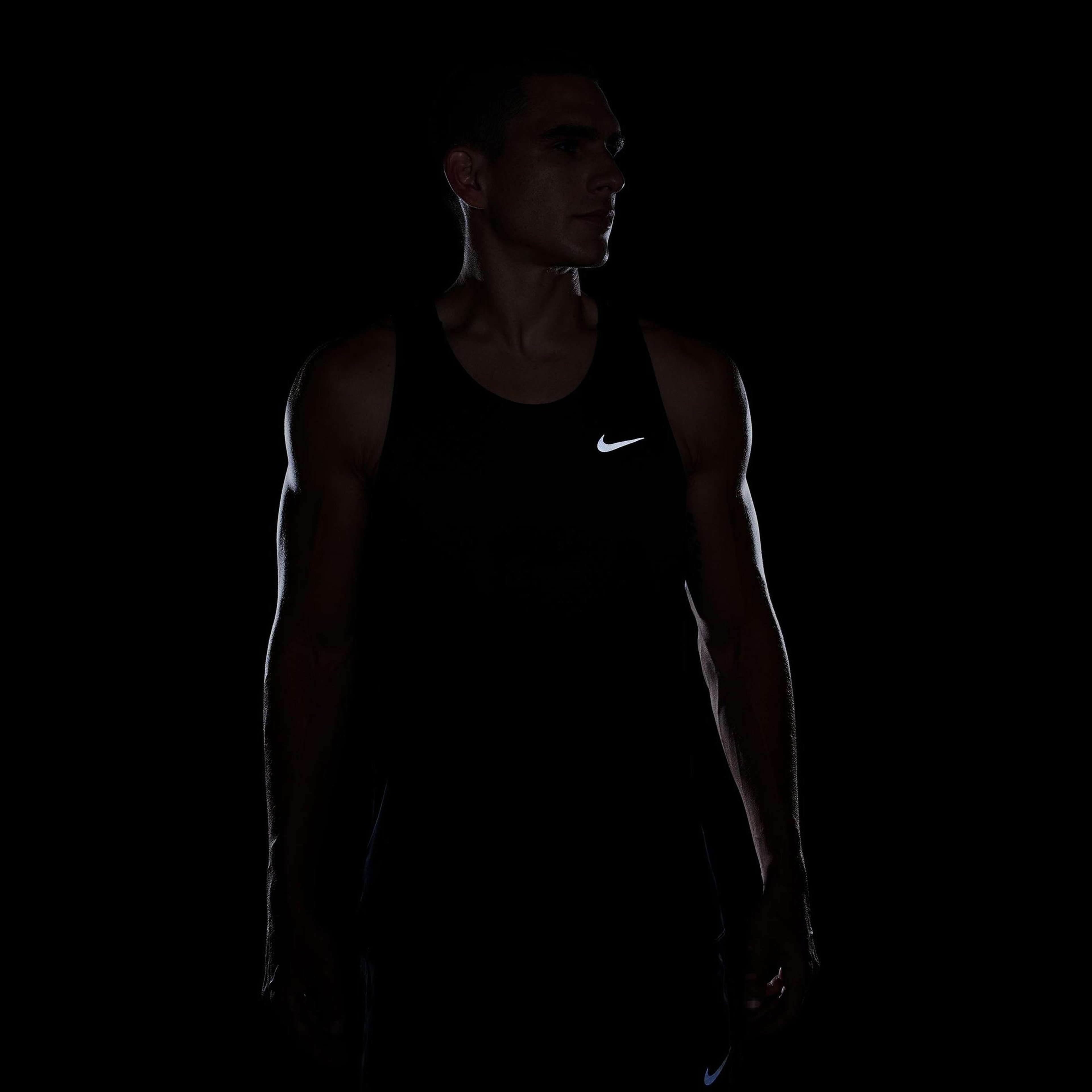 Nike Dri-Fit Stride Erkek Siyah Kolsuz T-Shirt