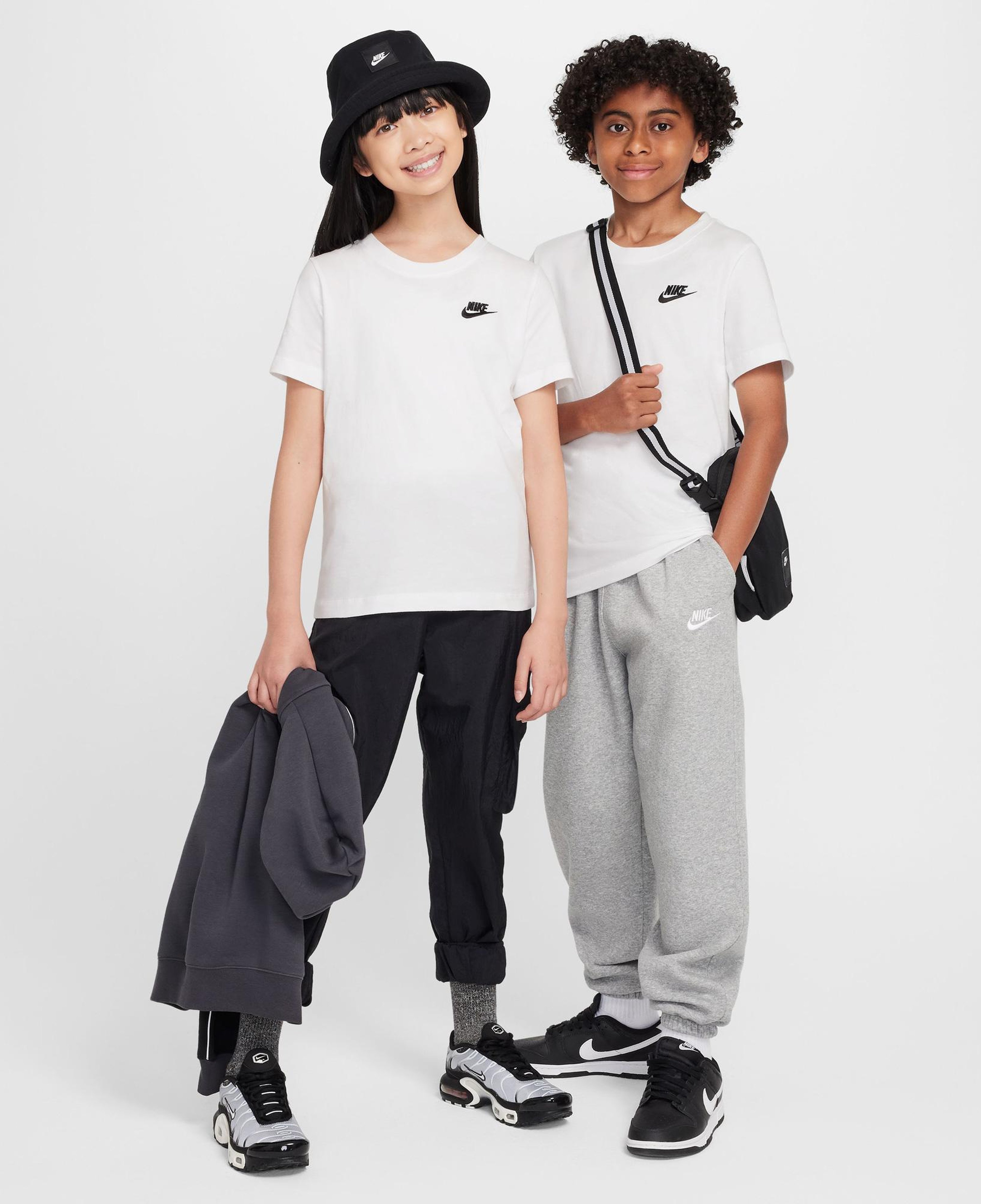 Nike Sportswear Futura Çocuk Beyaz T-Shirt