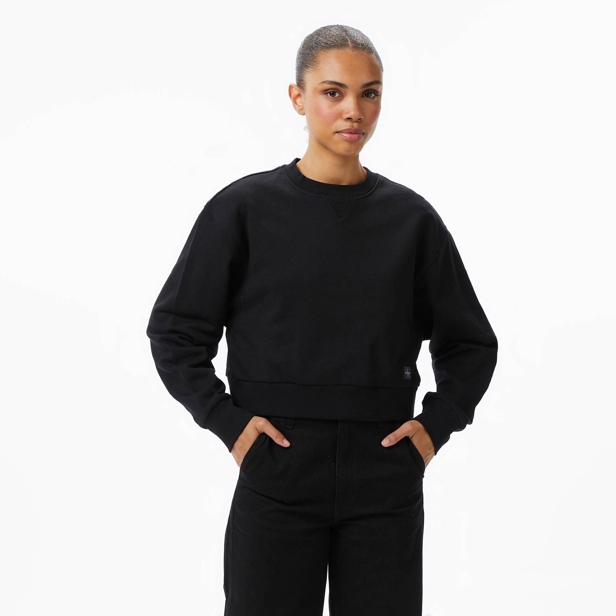 Calvin Klein Cropped Badge Logo Kadın Siyah Sweatshirt
