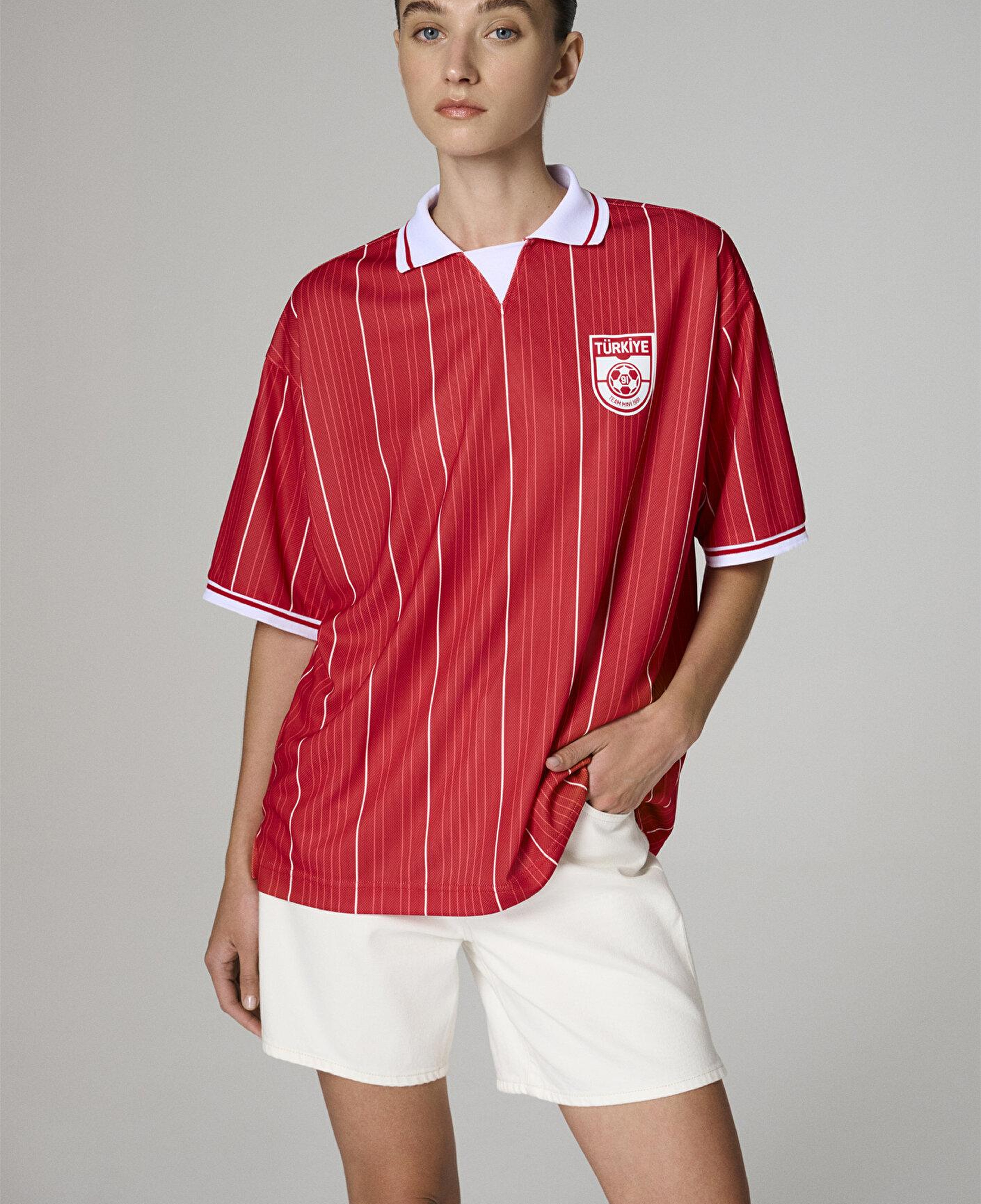 Mavi Team Mavi Futbol Koleksiyonu Türkiye Baskılı Kırmızı Forma Tişört Oversize / Geniş Kesim 1620324-A7304