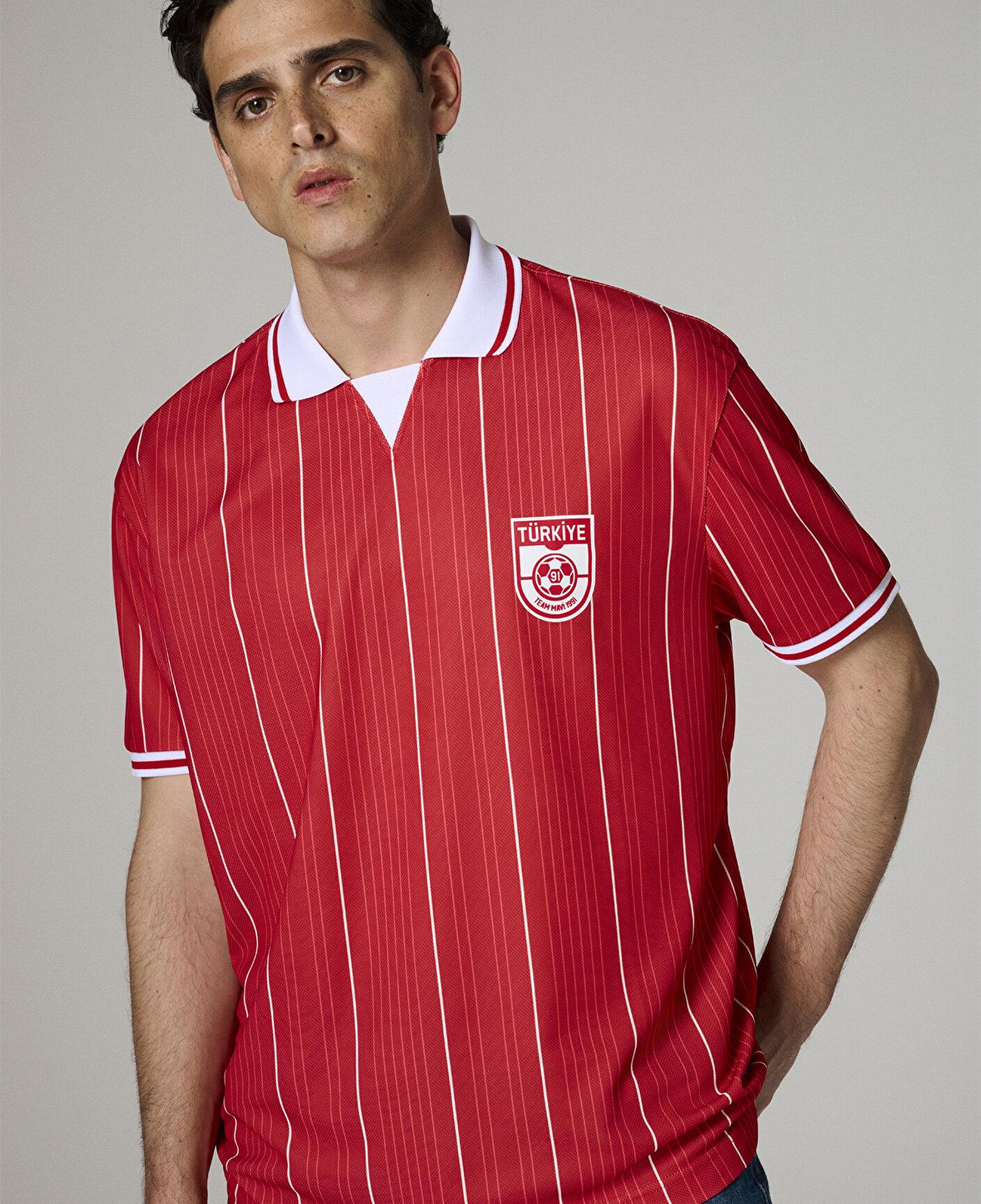 Mavi Team Mavi Futbol Koleksiyonu Türkiye Baskılı Kırmızı Erkek Forma Tişört Loose Fit / Bol Rahat Kesim 0620242-70477