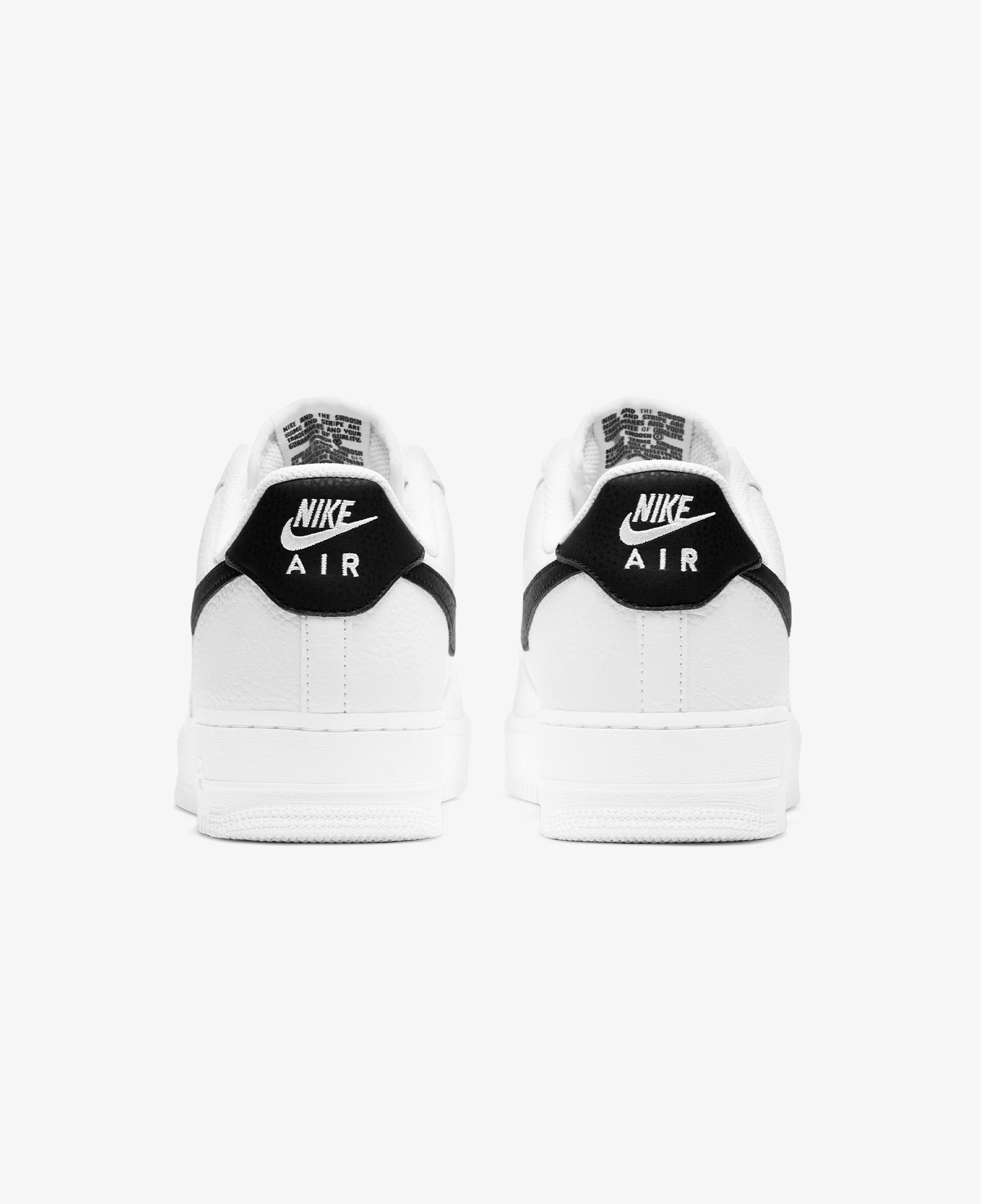 Nike Air Force 1 '07 Erkek Beyaz Spor Ayakkabı