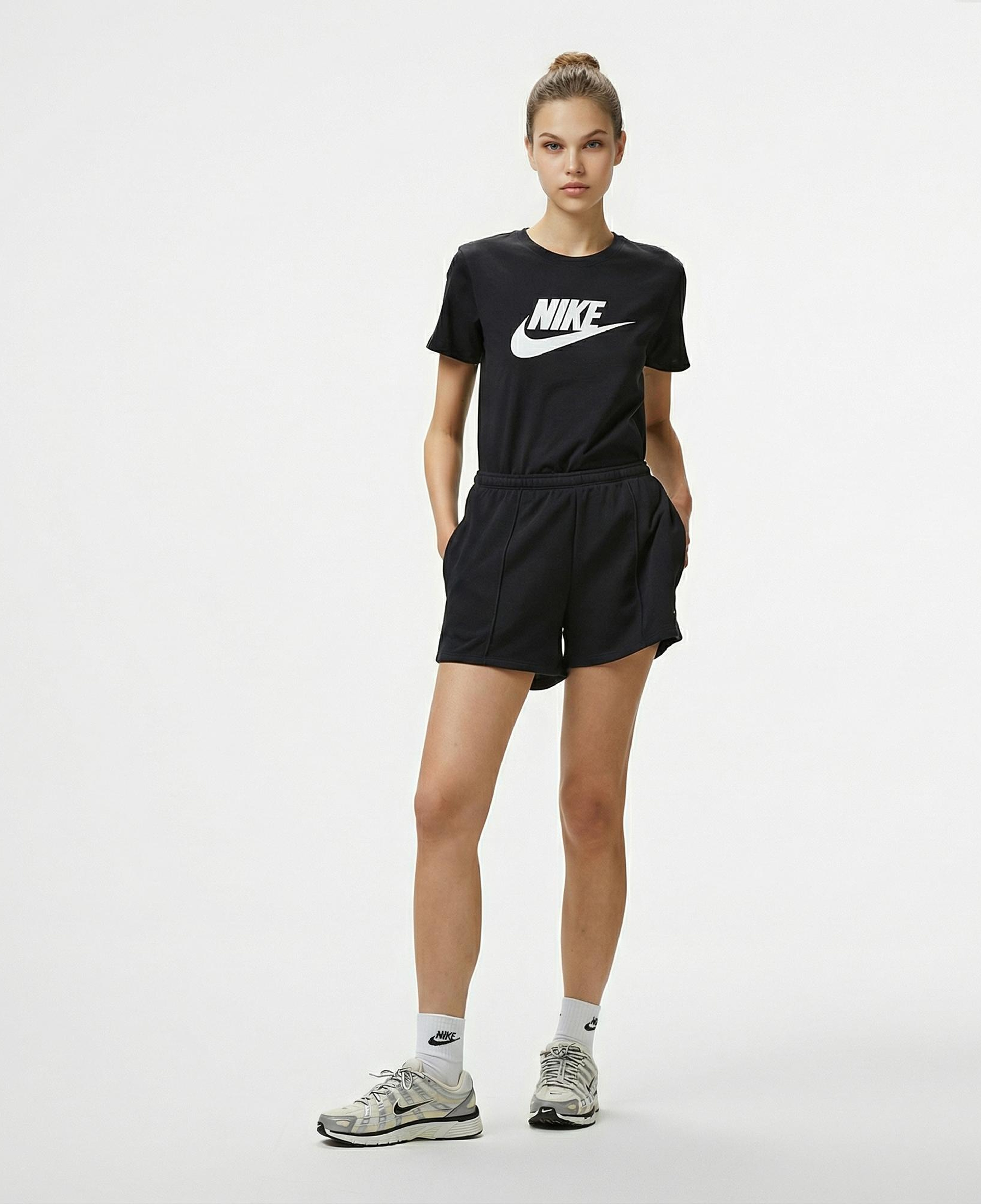 Nike Sportswear Essential Icon Futuraa Kadın Siyah T-Shirt