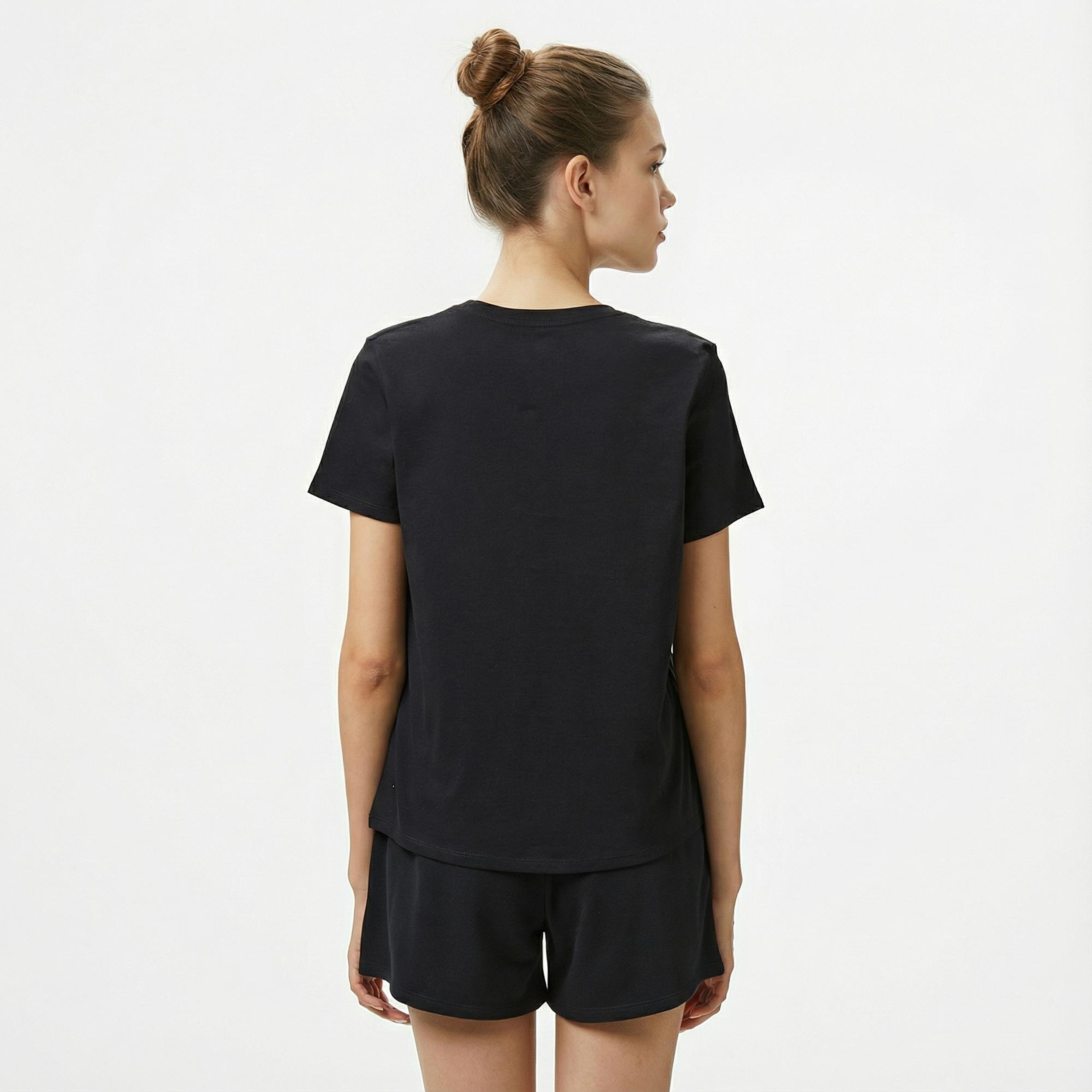 Nike Sportswear Essential Icon Futuraa Kadın Siyah T-Shirt