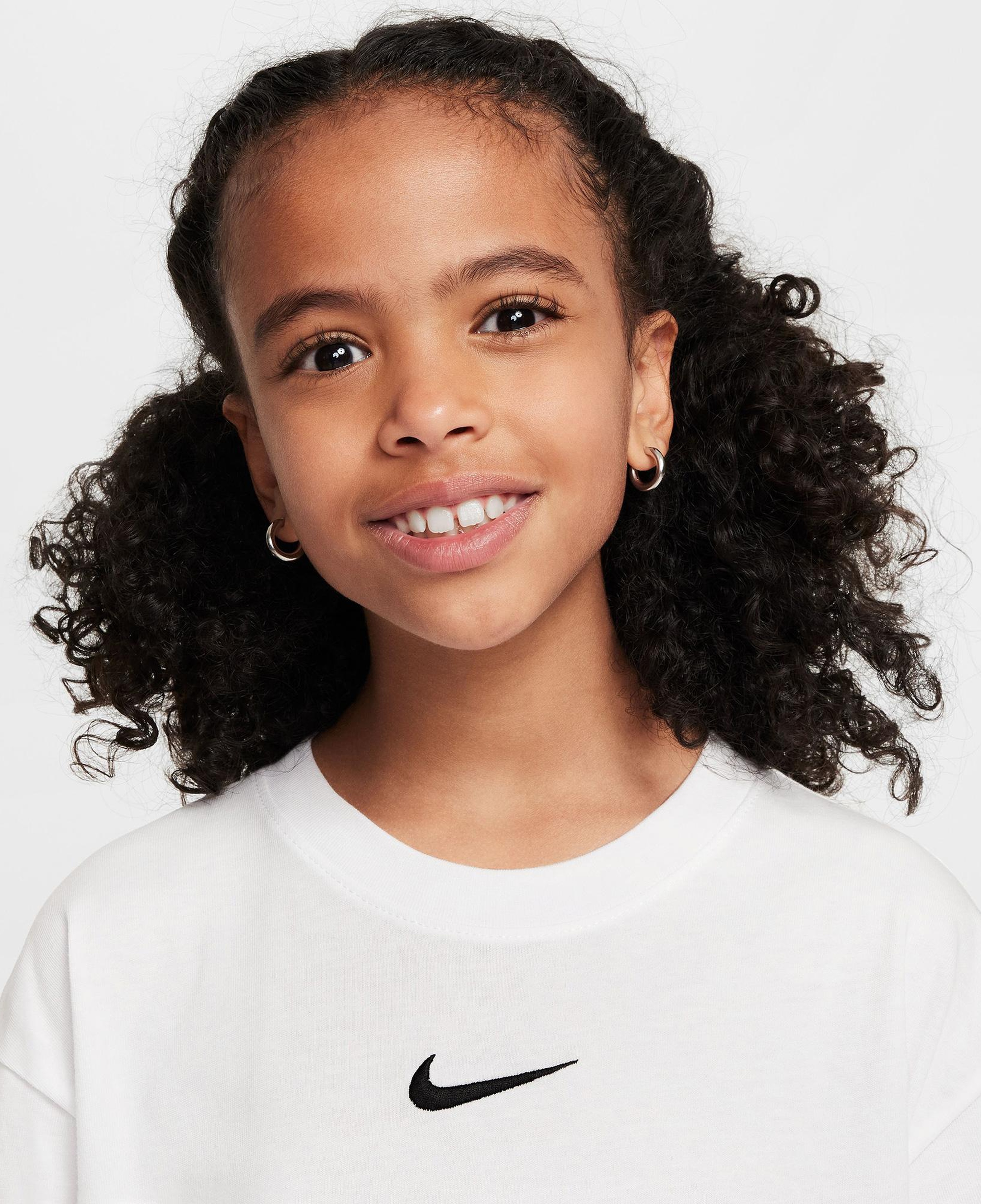 Nike Sportswear Essentials Çocuk Beyaz T-Shirt