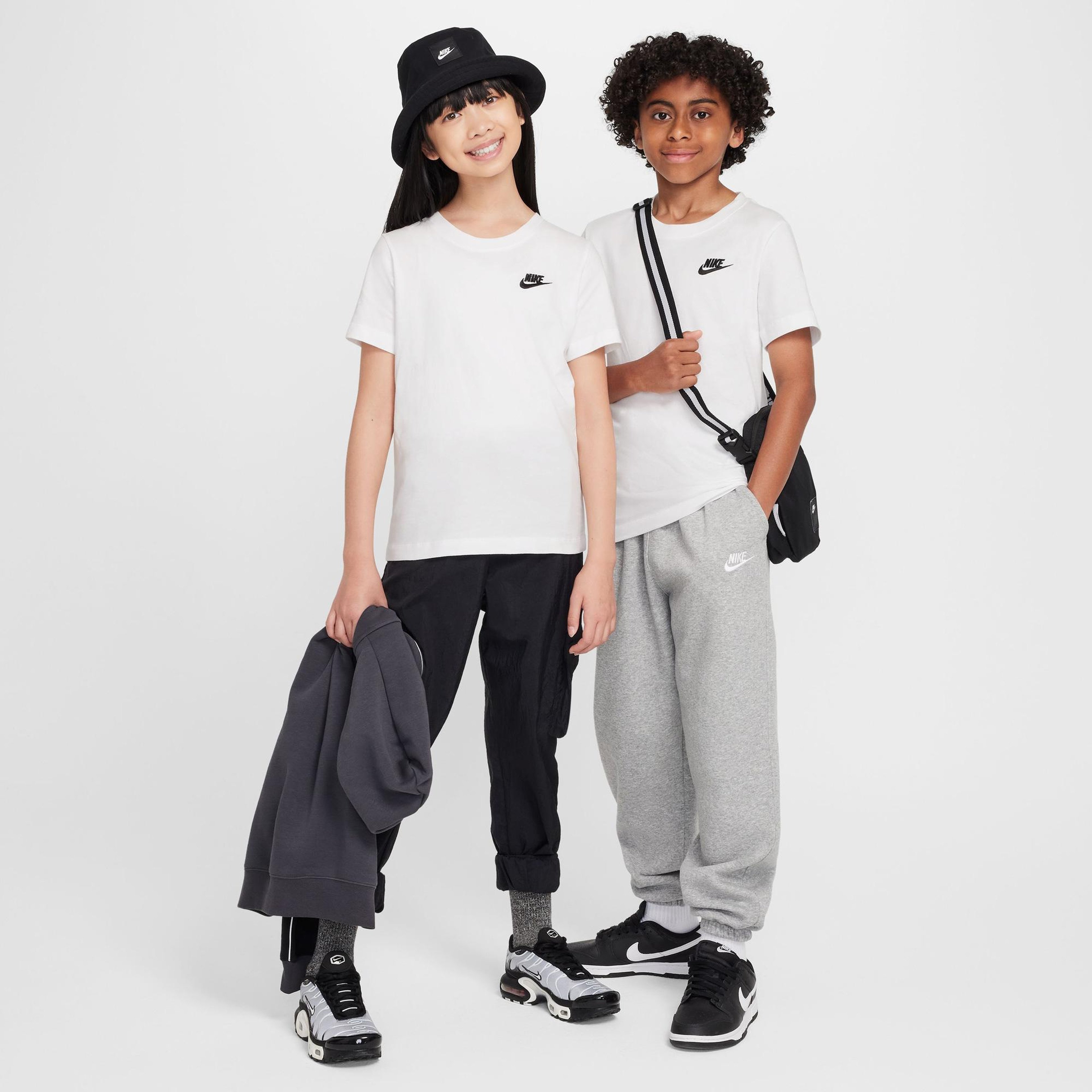 Nike Sportswear Futura Çocuk Beyaz T-Shirt