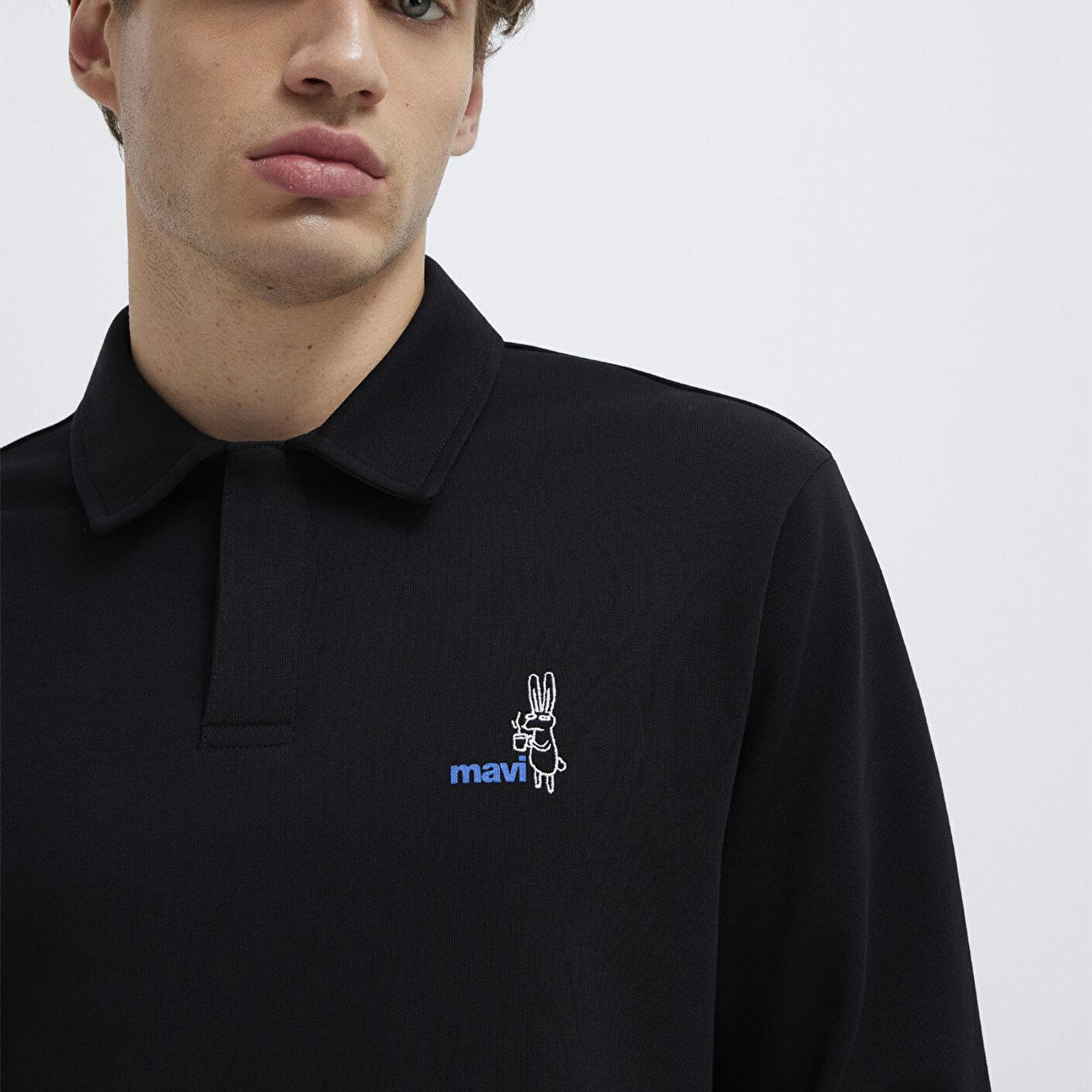 Mavi Yarı Düğmeli Siyah Sweatshirt 0S10544-900