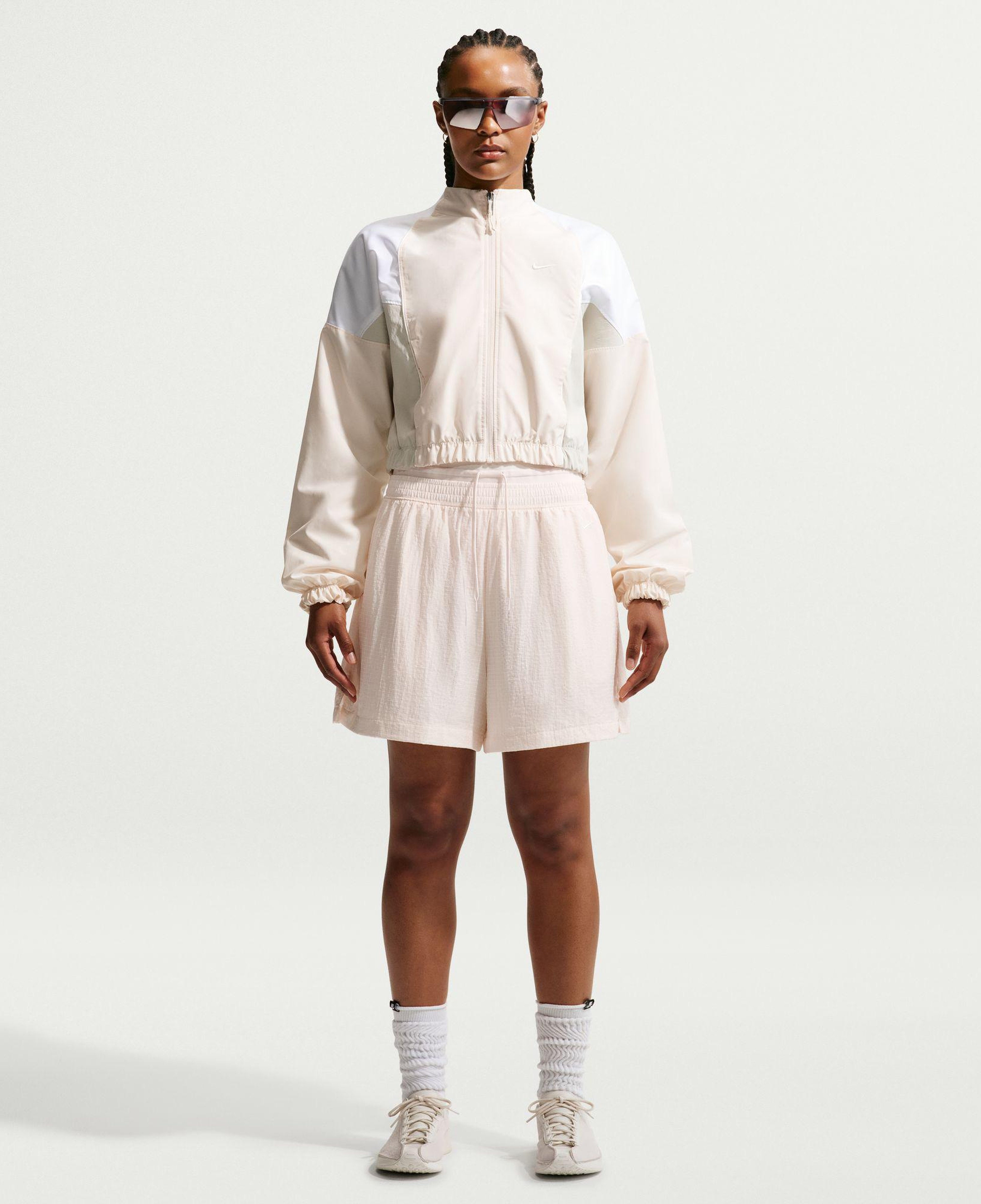 Nike Sportswear Loose High-Waisted Lightweight Ripstop Kadın Krem Rengi Şort