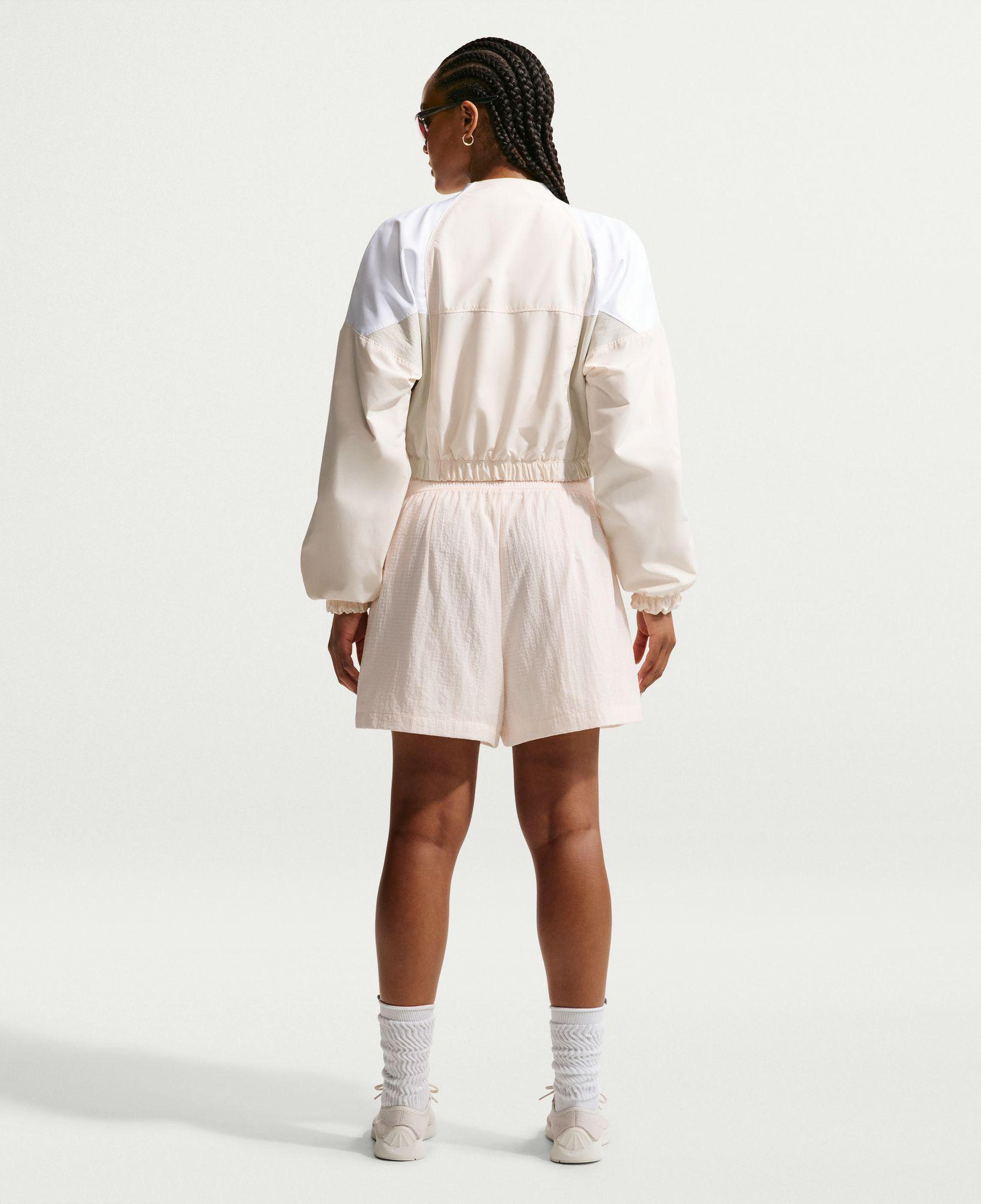 Nike Sportswear Loose High-Waisted Lightweight Ripstop Kadın Krem Rengi Şort