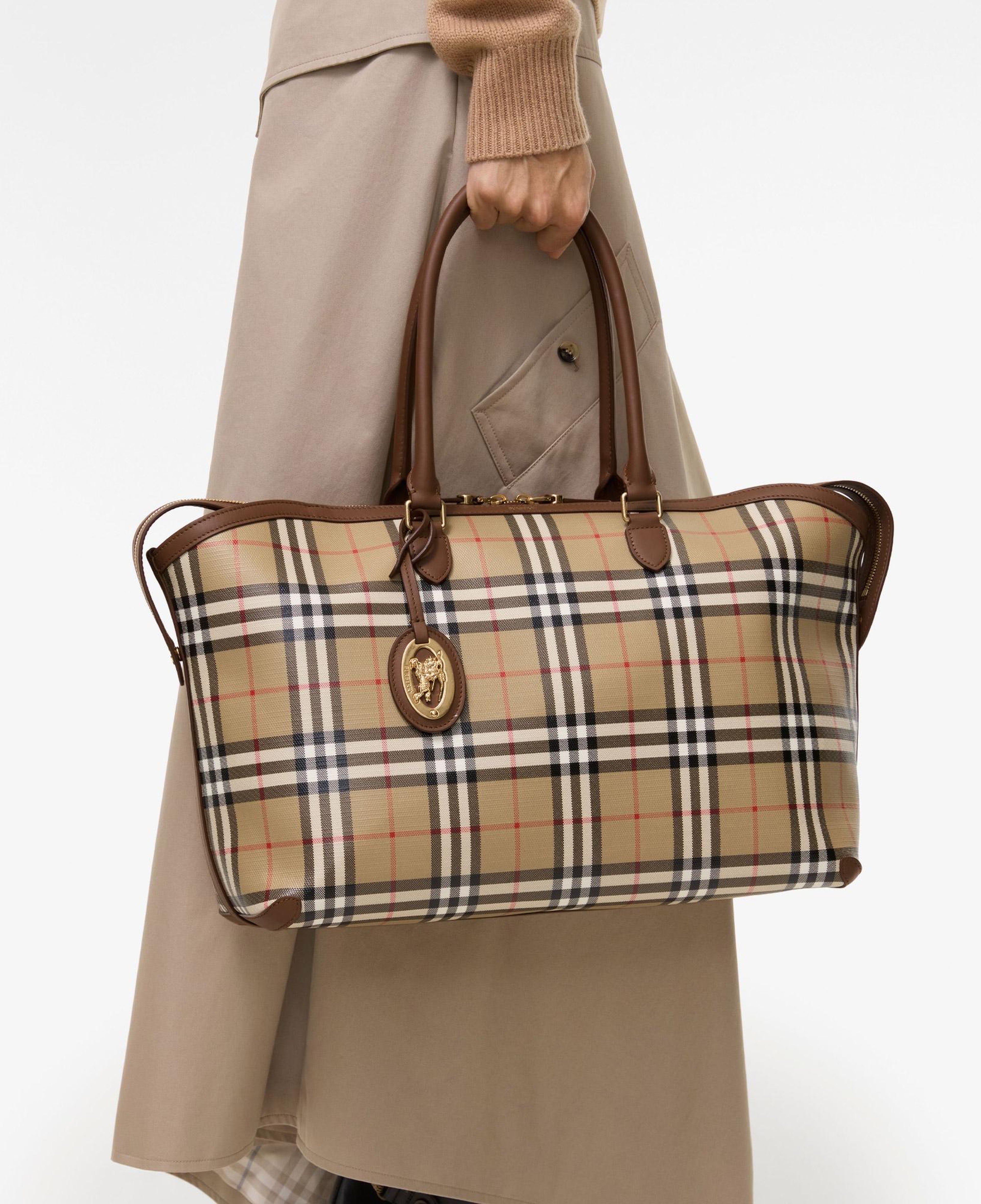 Burberry Zipped Tote Kadın Bej Omuz Çantası