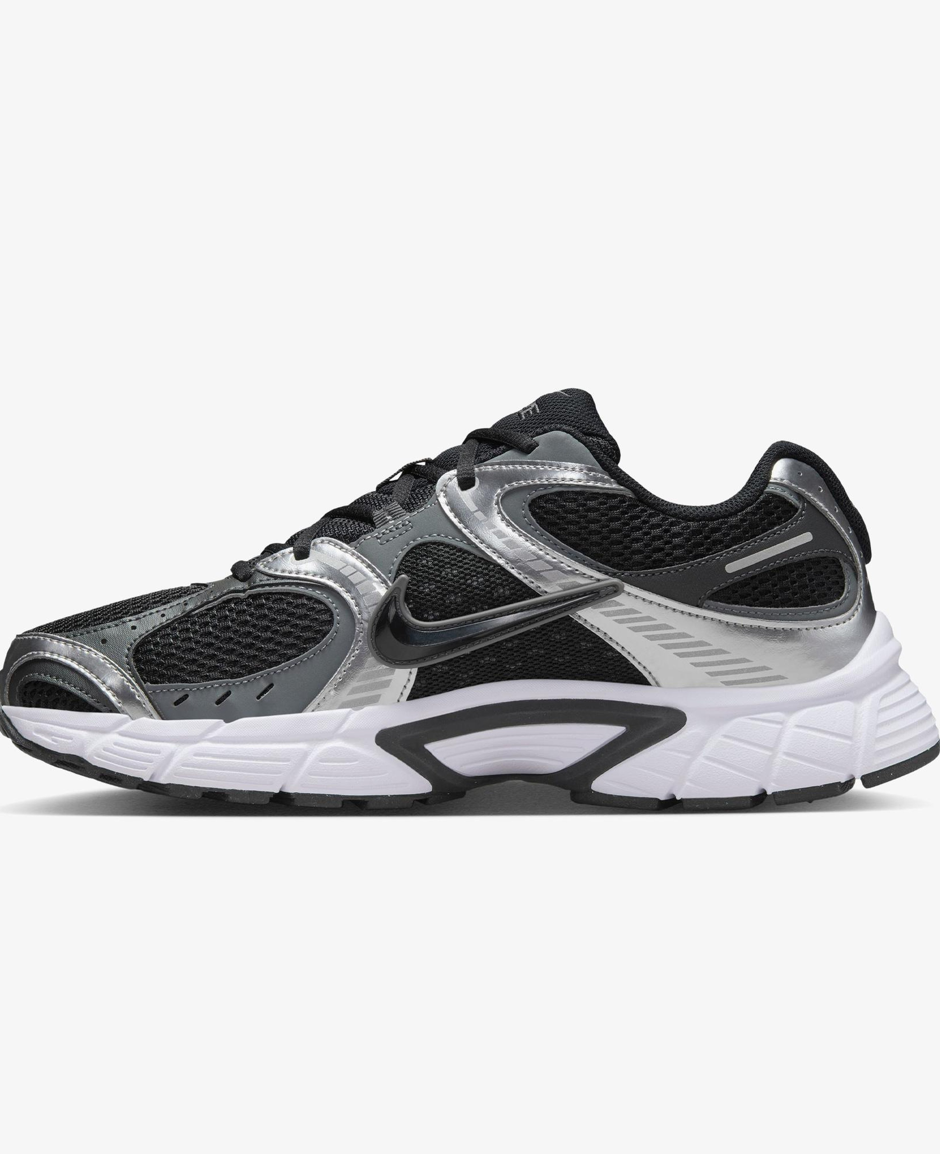 Nike V5 RNR Erkek Siyah Spor Ayakkabı