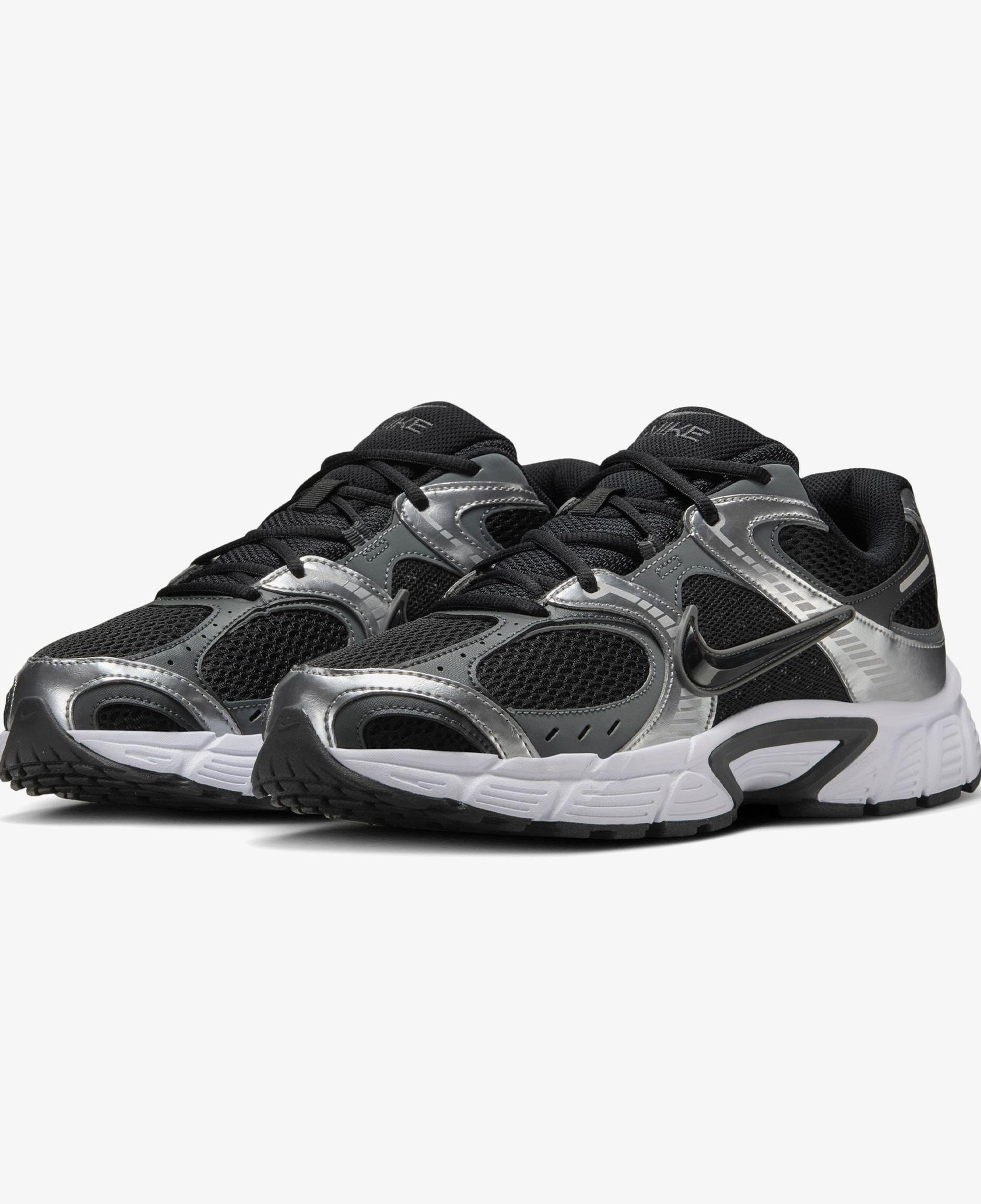 Nike V5 RNR Erkek Siyah Spor Ayakkabı