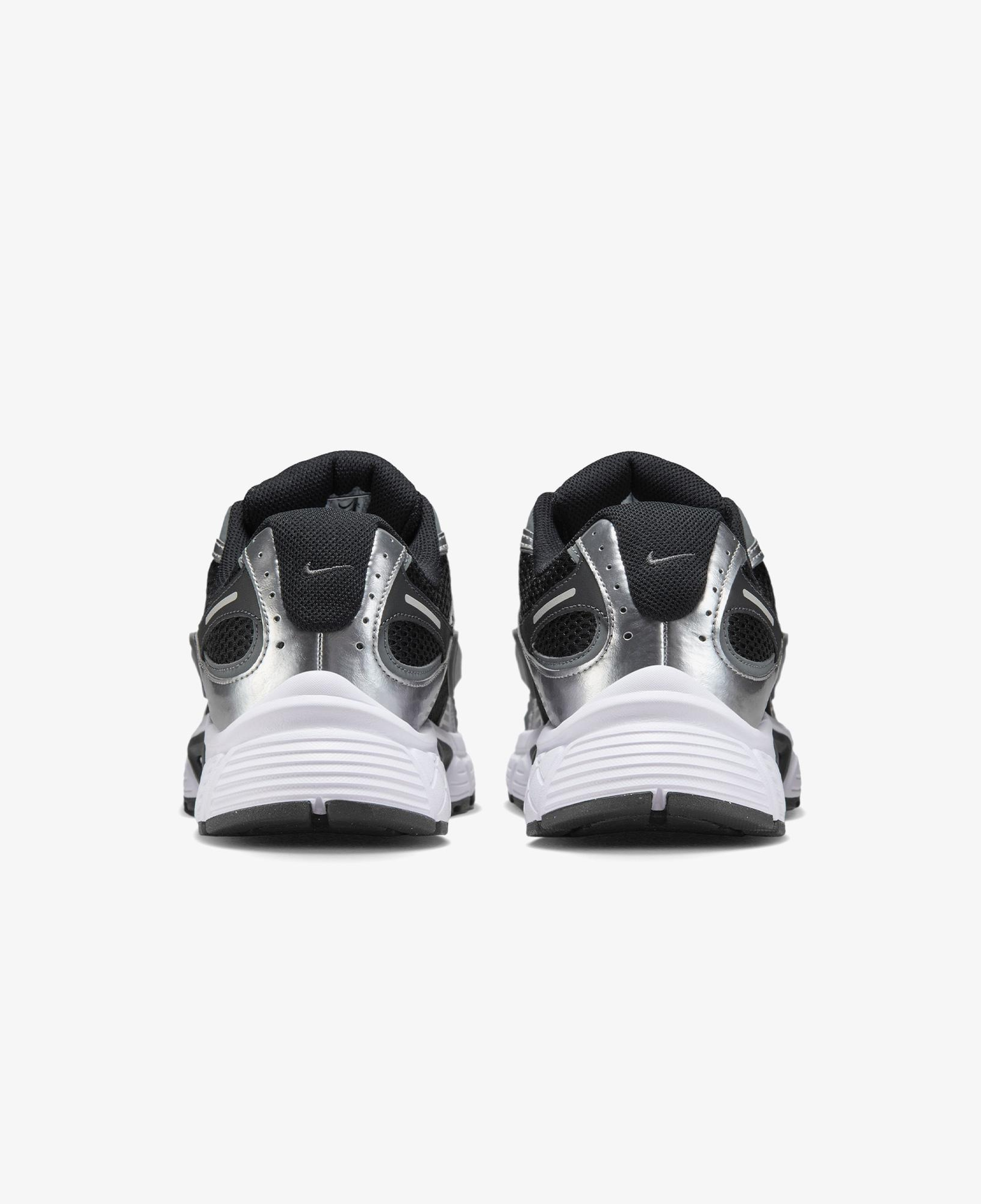 Nike V5 RNR Erkek Siyah Spor Ayakkabı