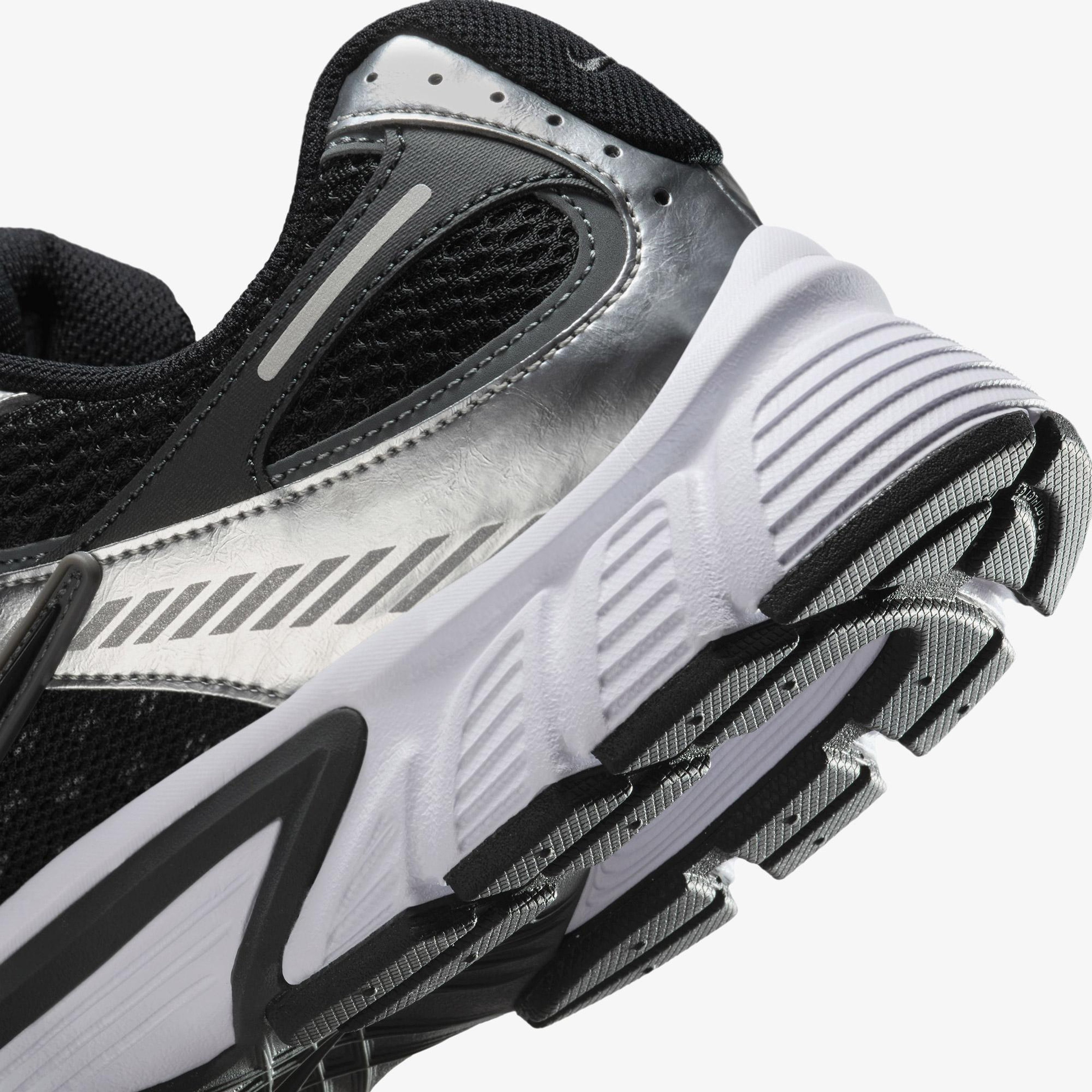 Nike V5 RNR Erkek Siyah Spor Ayakkabı